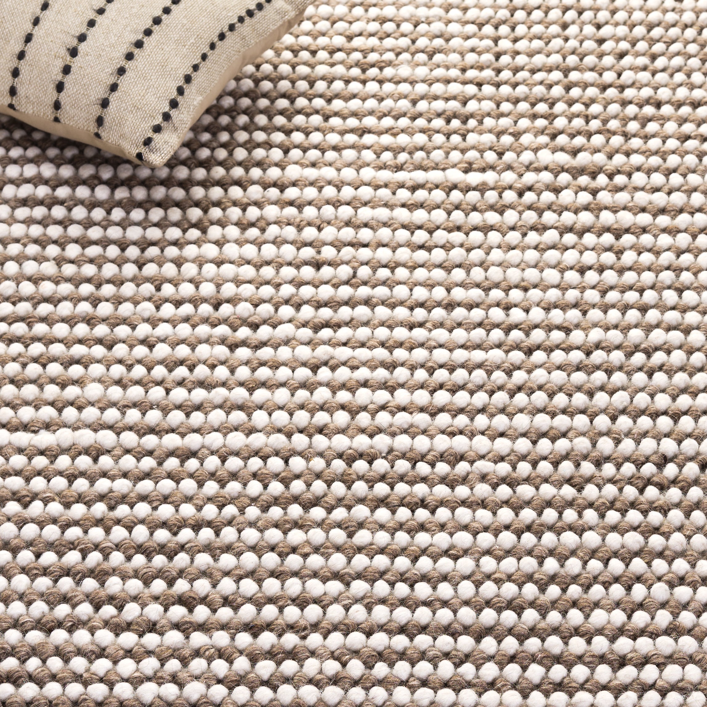 IVORY / BROWN