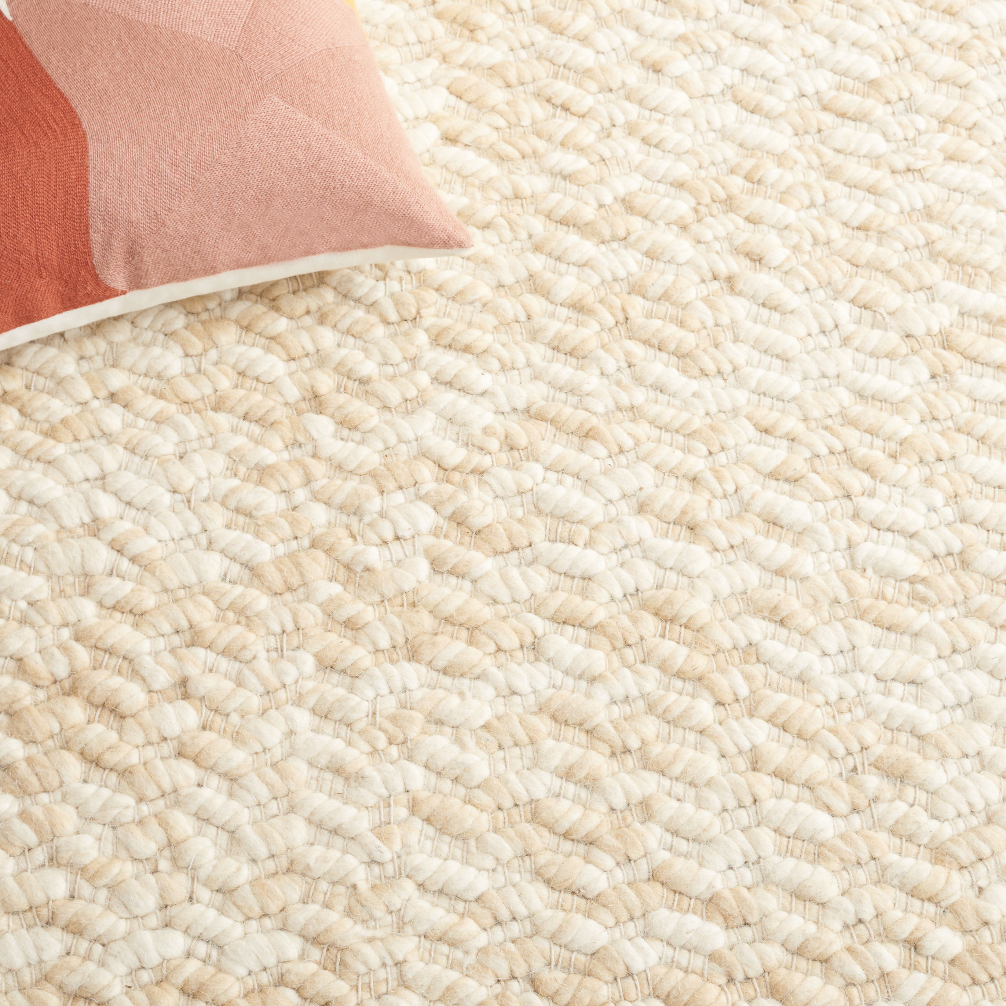 BEIGE / IVORY
