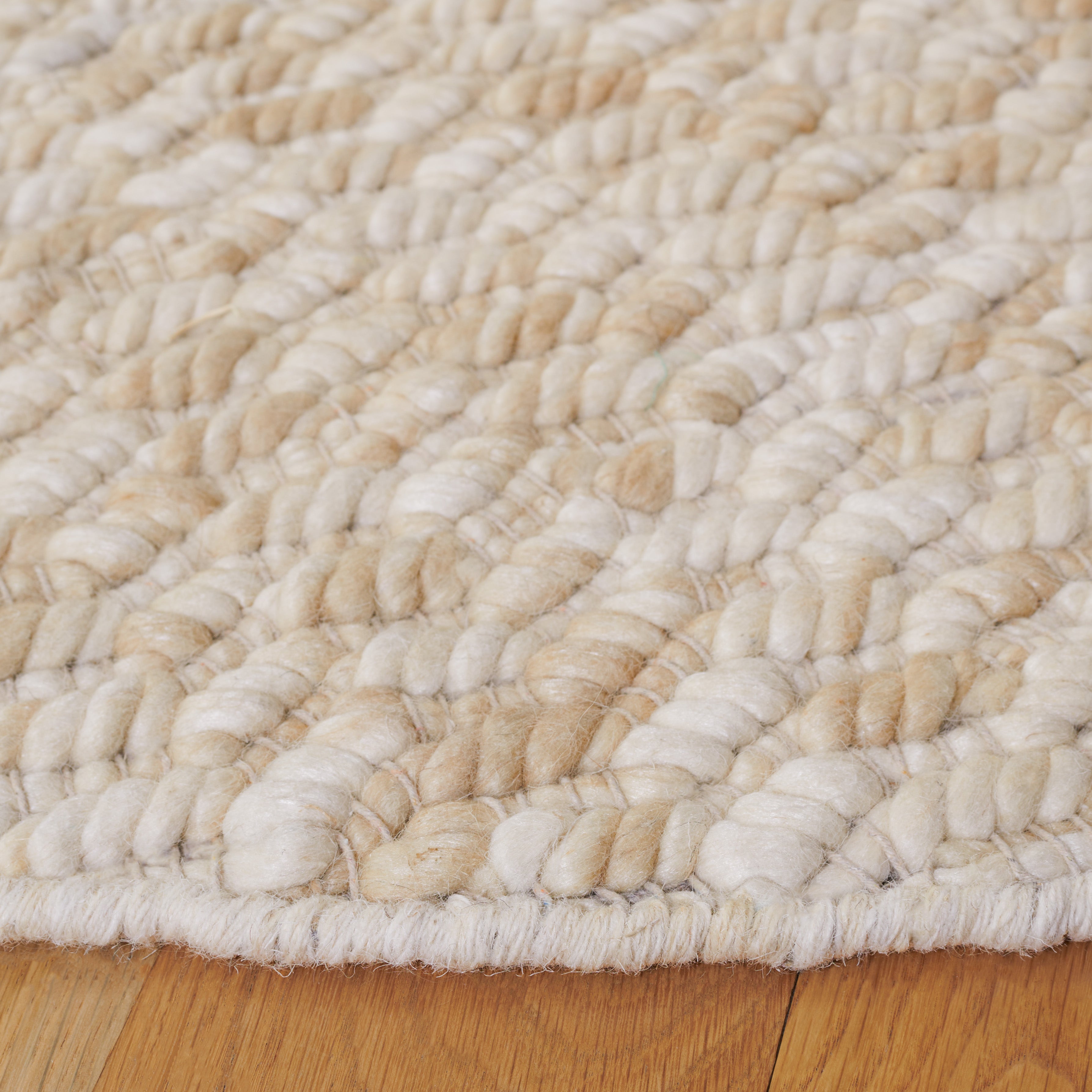 BEIGE / IVORY