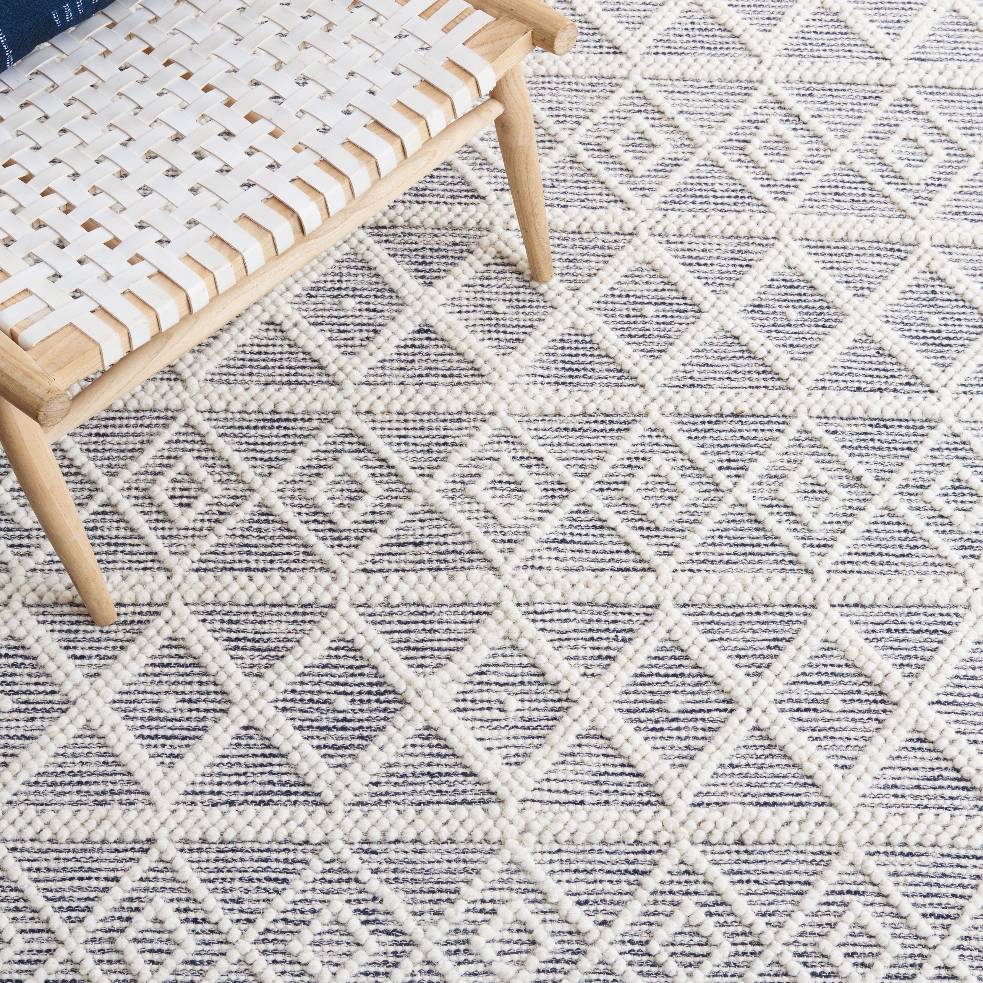 IVORY / NAVY