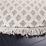IVORY / BLACK