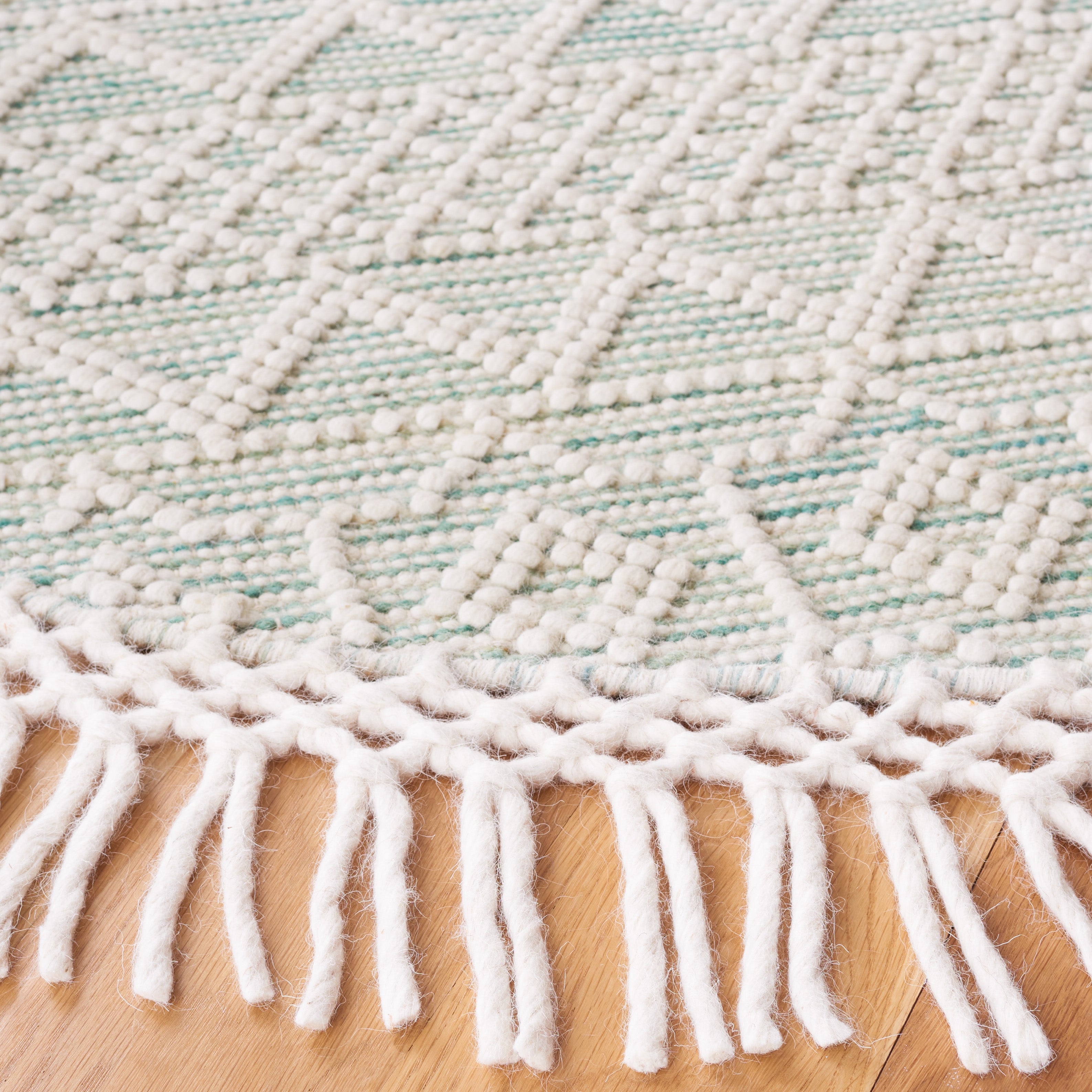 IVORY / LIGHT GREEN