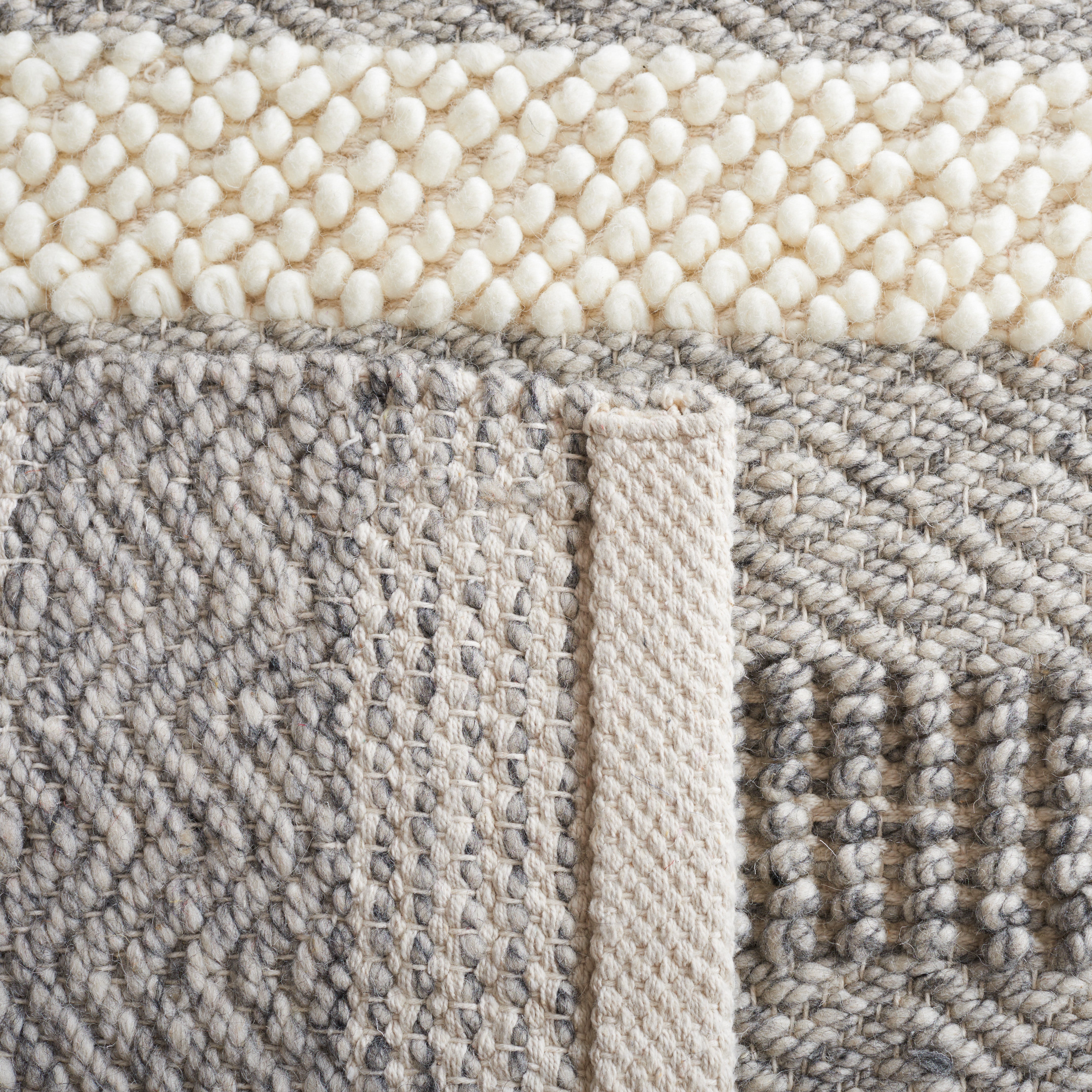 GREY / BEIGE