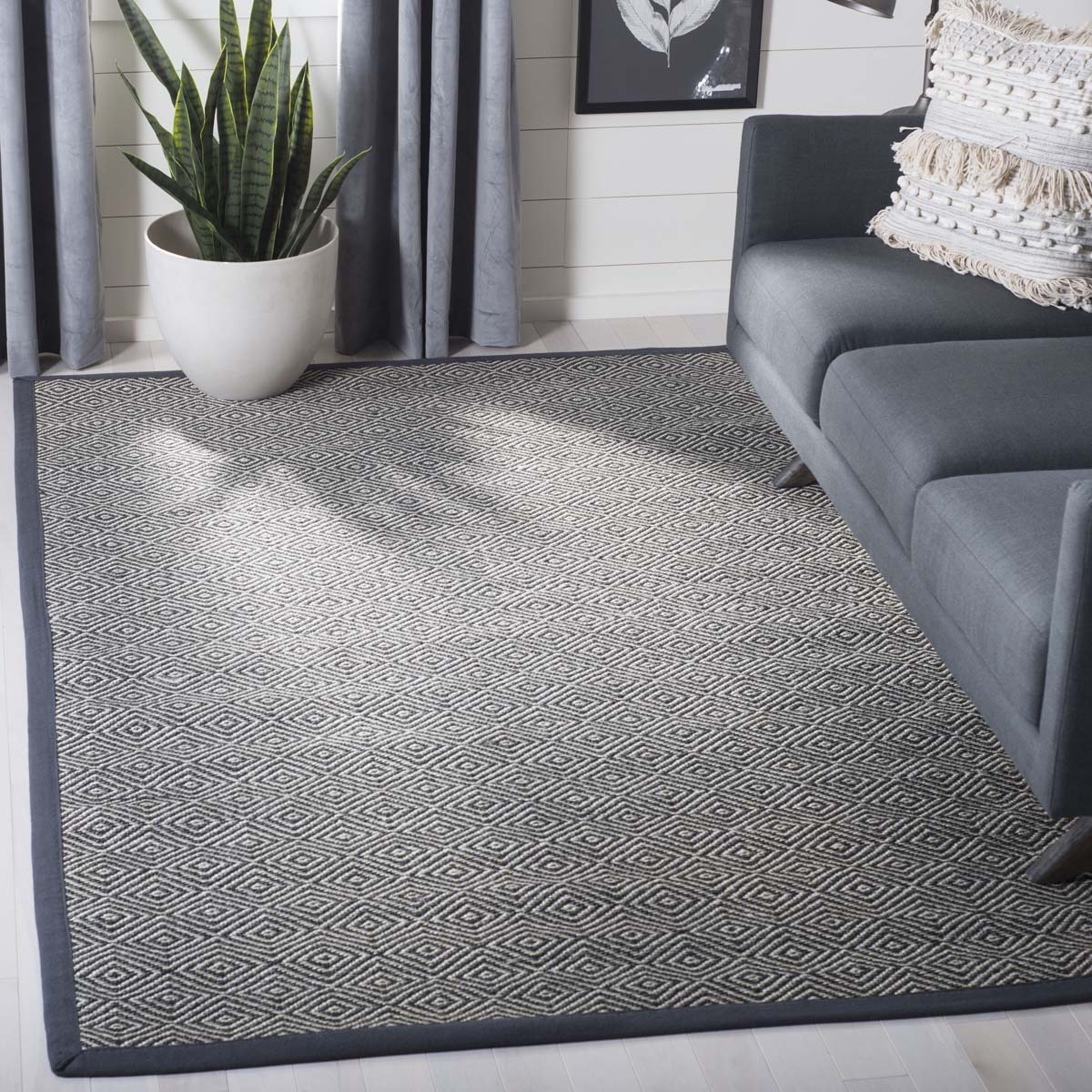 Natural / Dark Grey