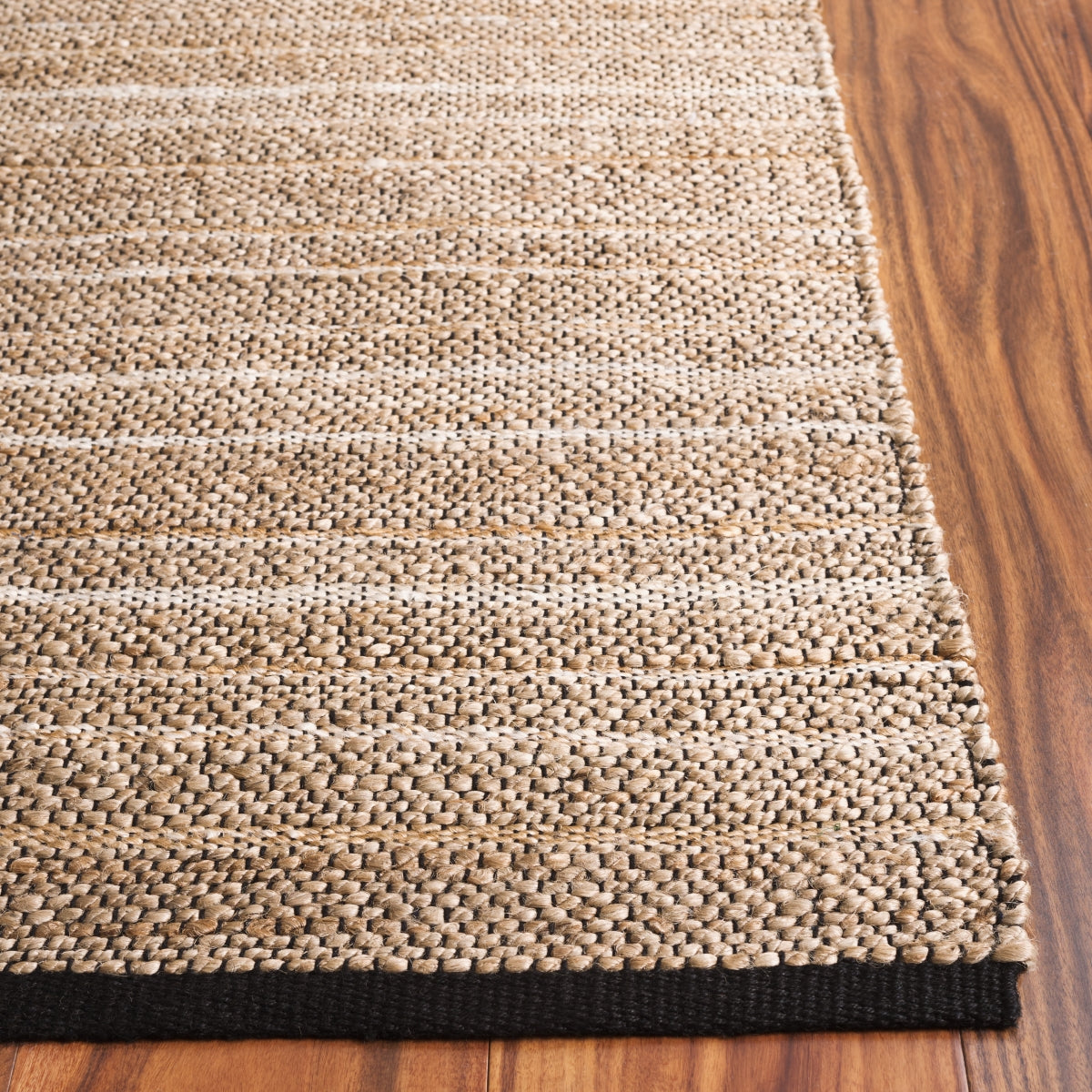 LIGHT BROWN / BEIGE