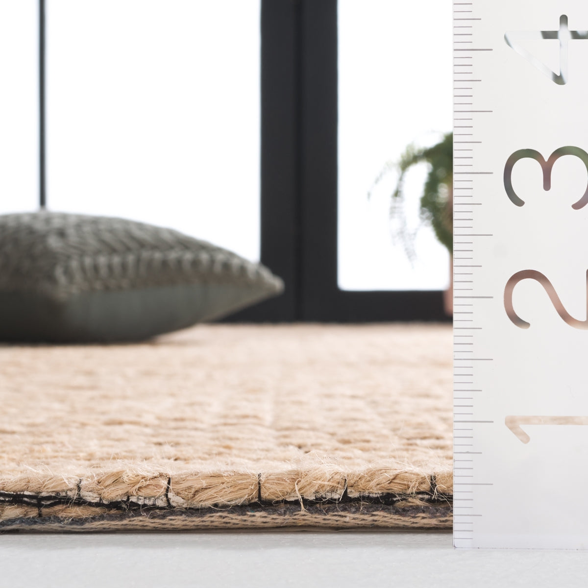 BEIGE / BLACK