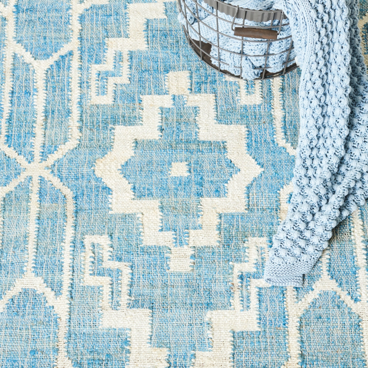 BLUE / IVORY
