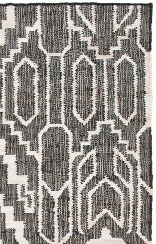 BLACK / IVORY