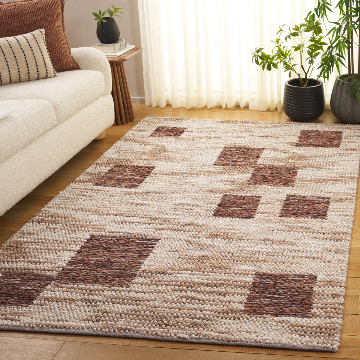 BEIGE / BROWN