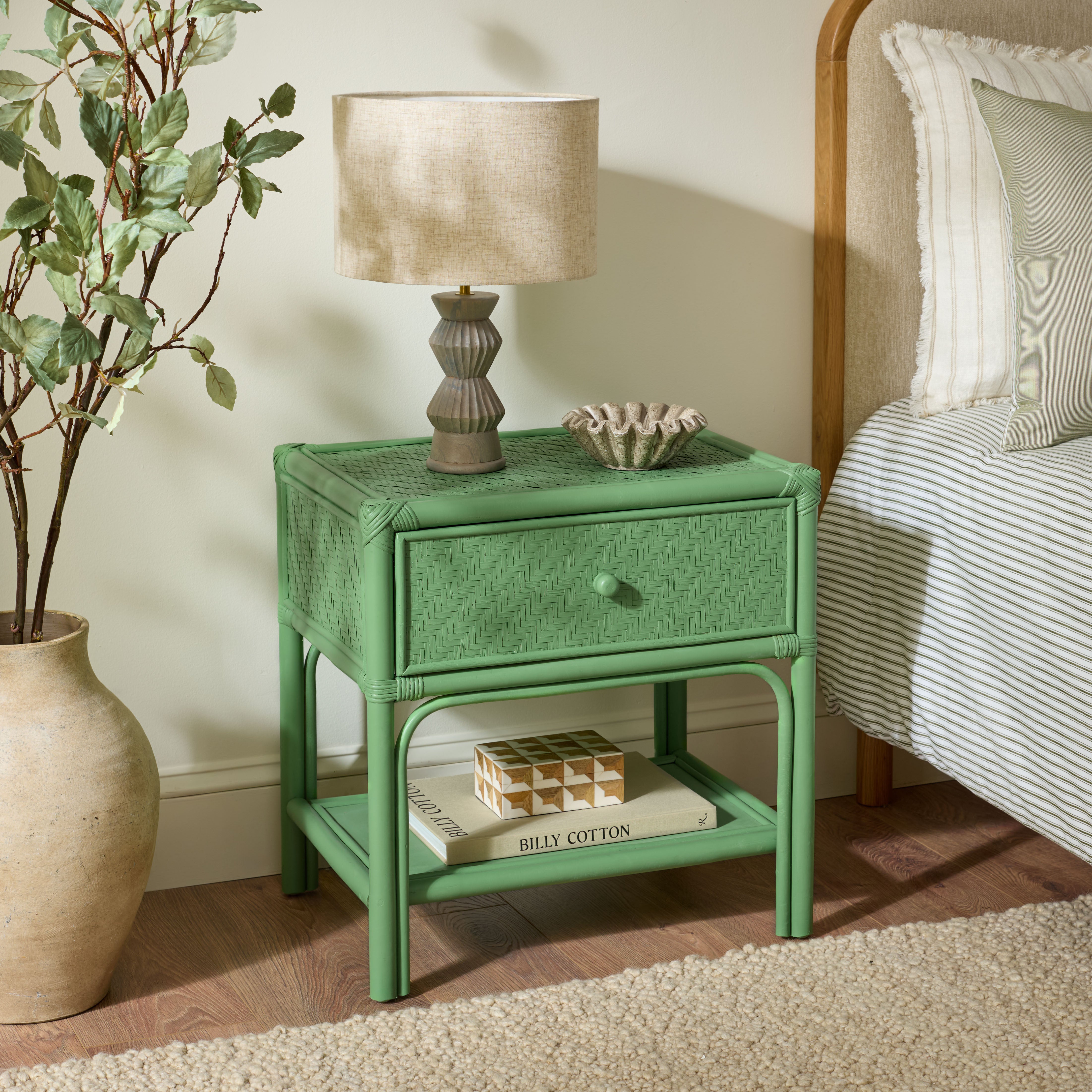 LIGHT GREEN