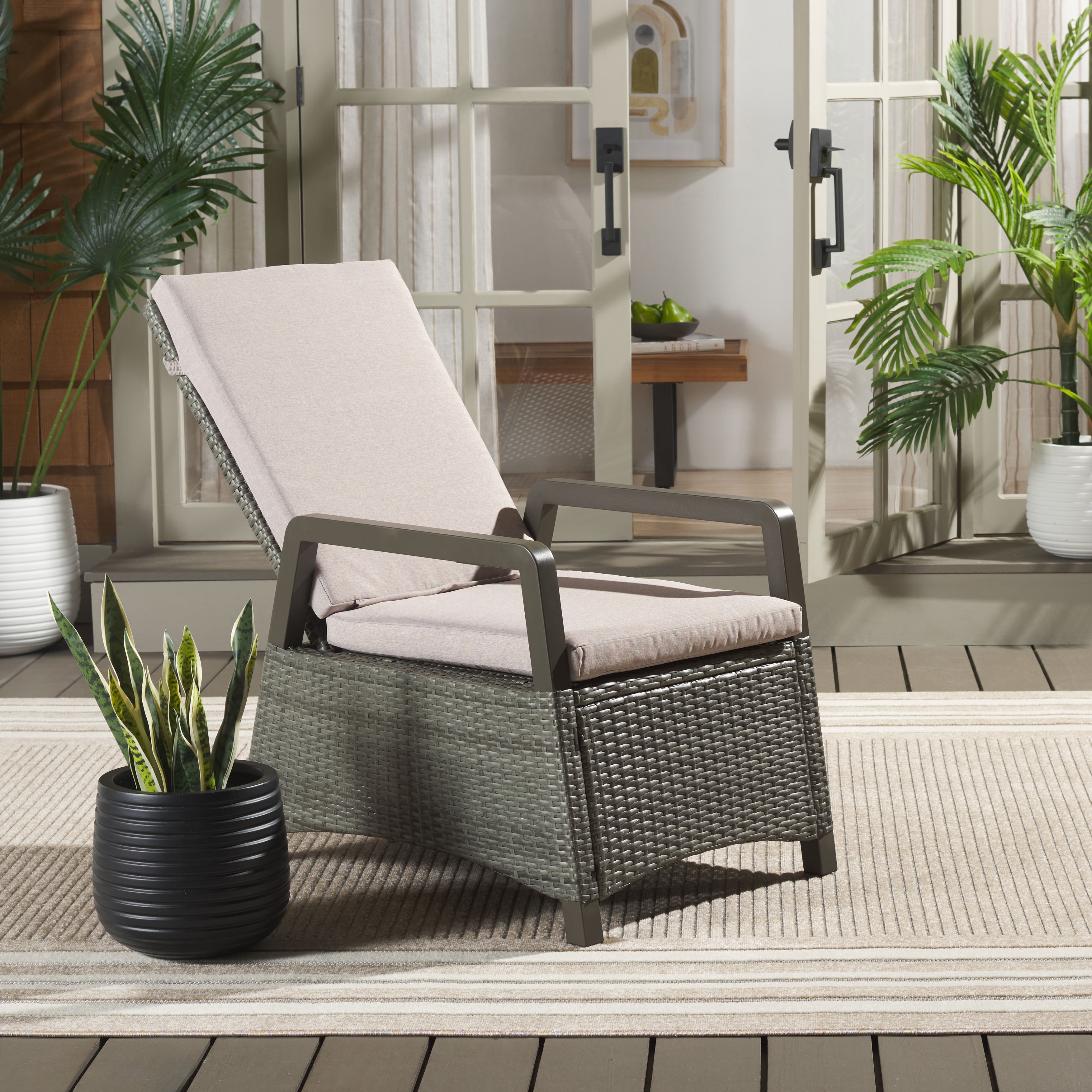 Grey Brown / Light Grey