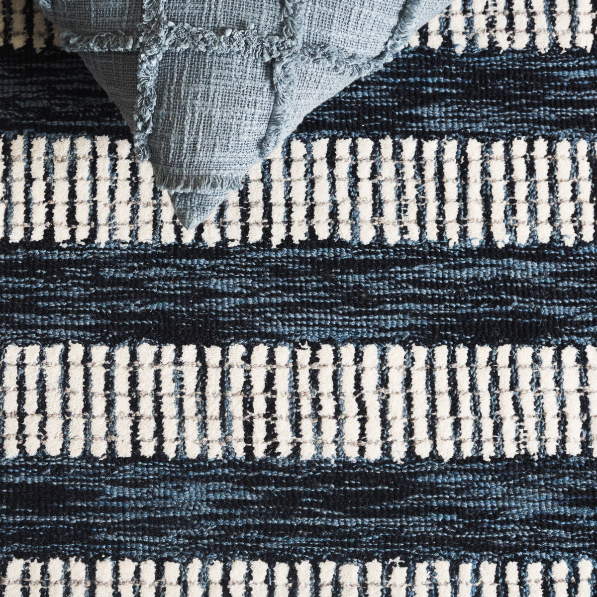 NAVY / IVORY