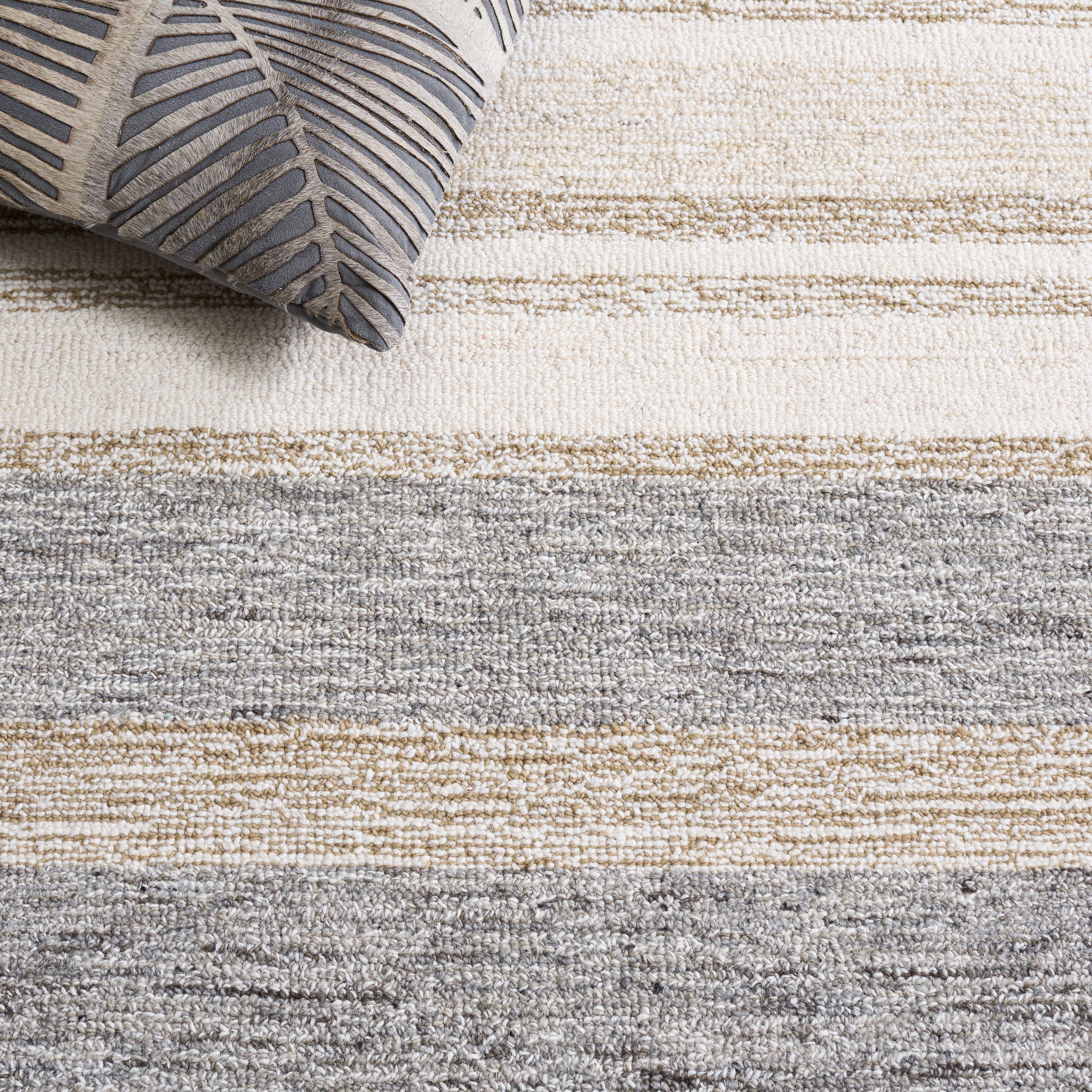 BEIGE / IVORY