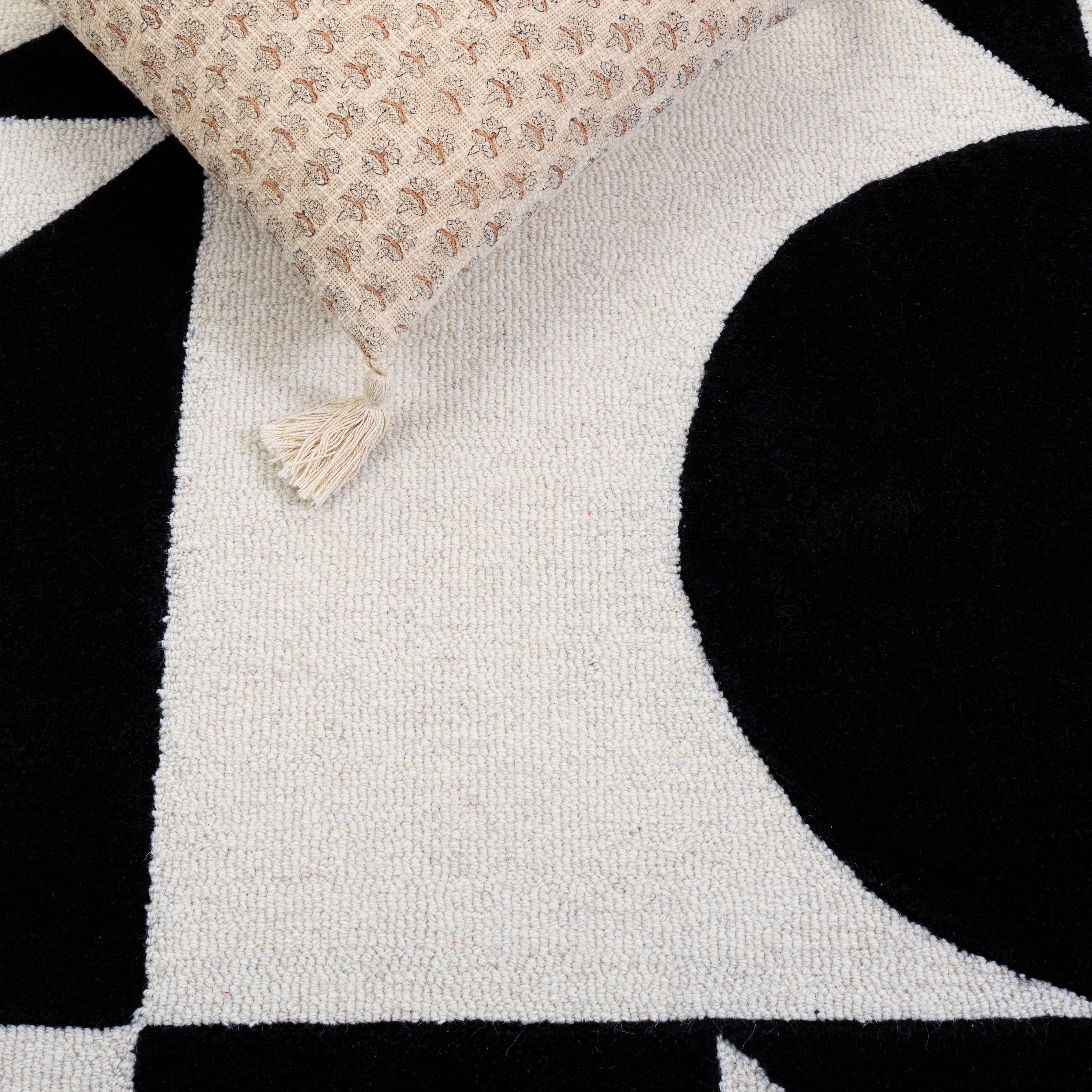 IVORY / BLACK