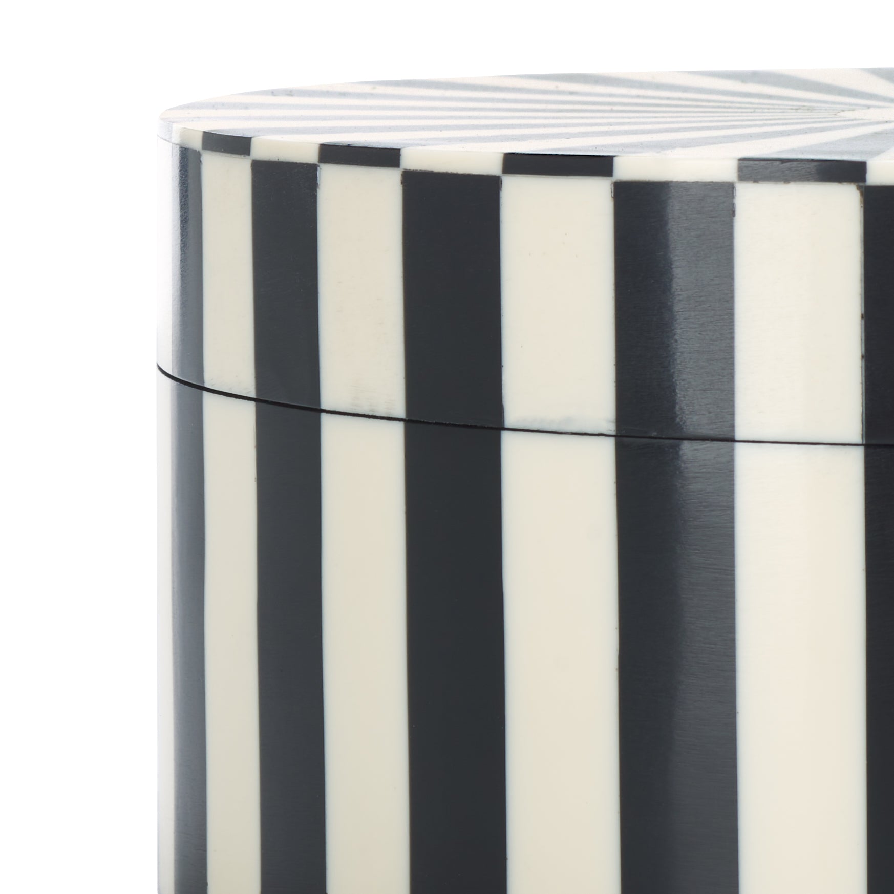 BLACK / IVORY