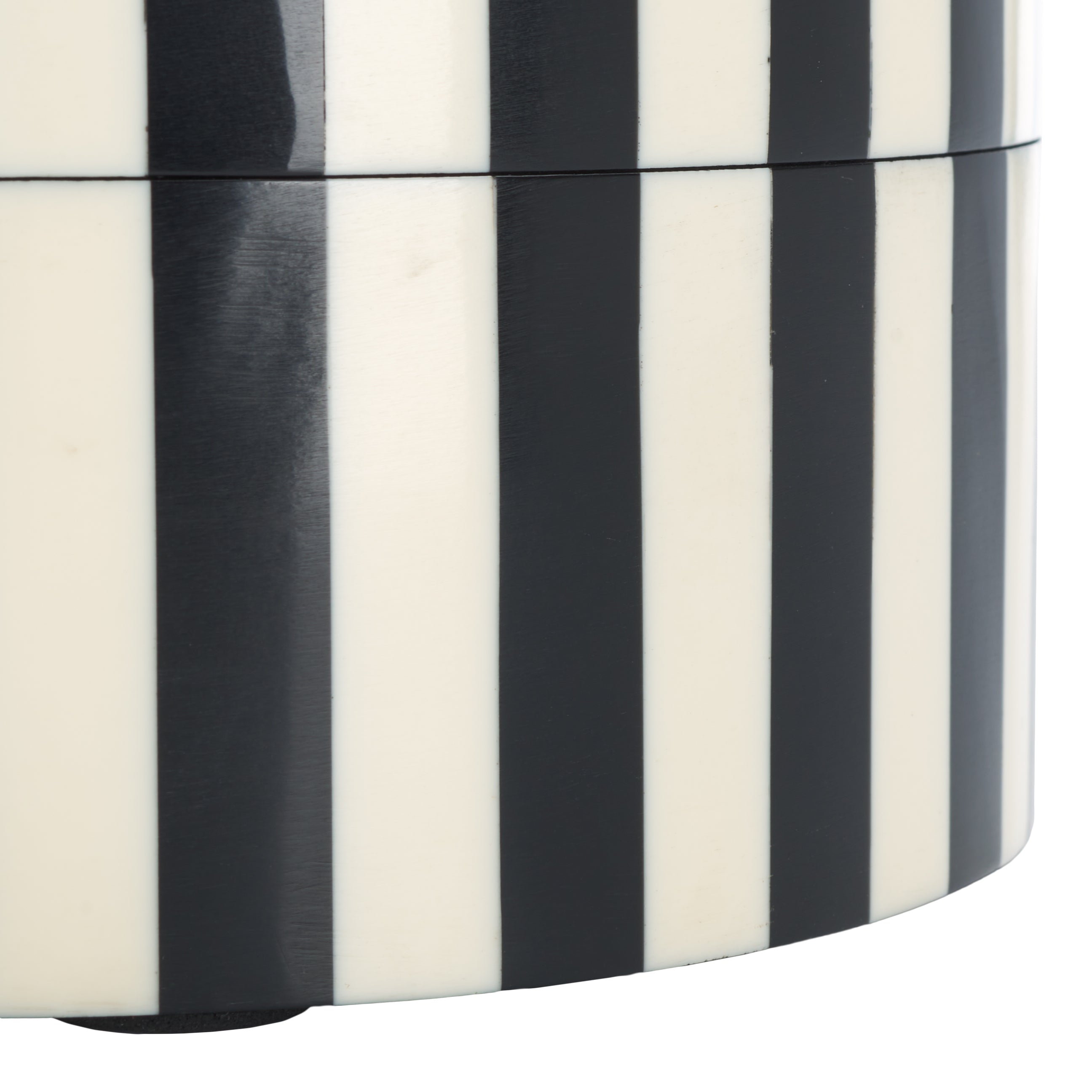 BLACK / IVORY