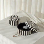 BLACK / IVORY