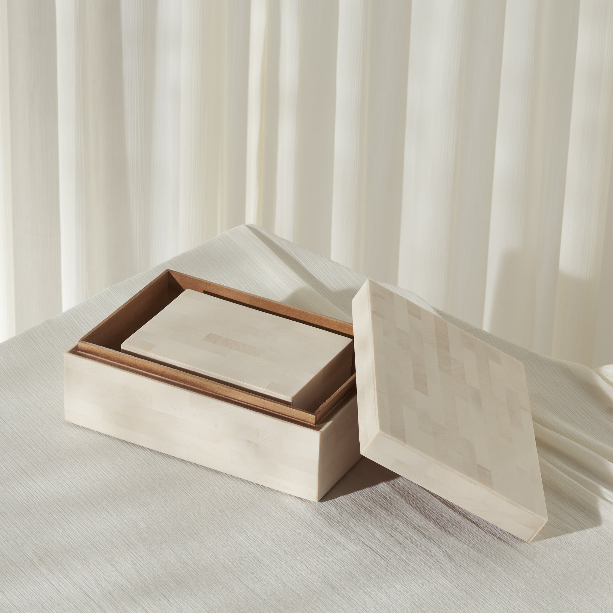 ANTIQUE IVORY / FAUX BONE