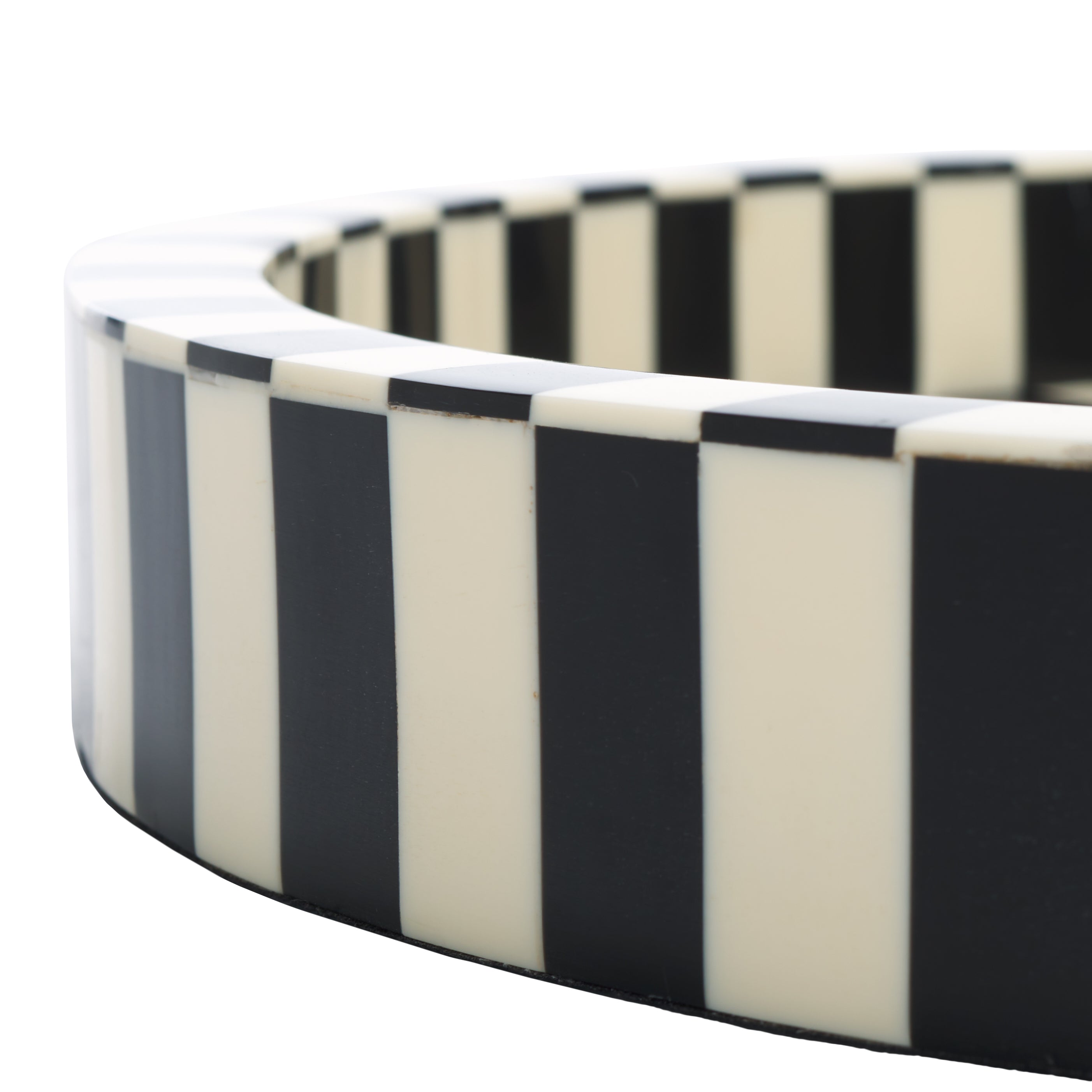 BLACK / IVORY