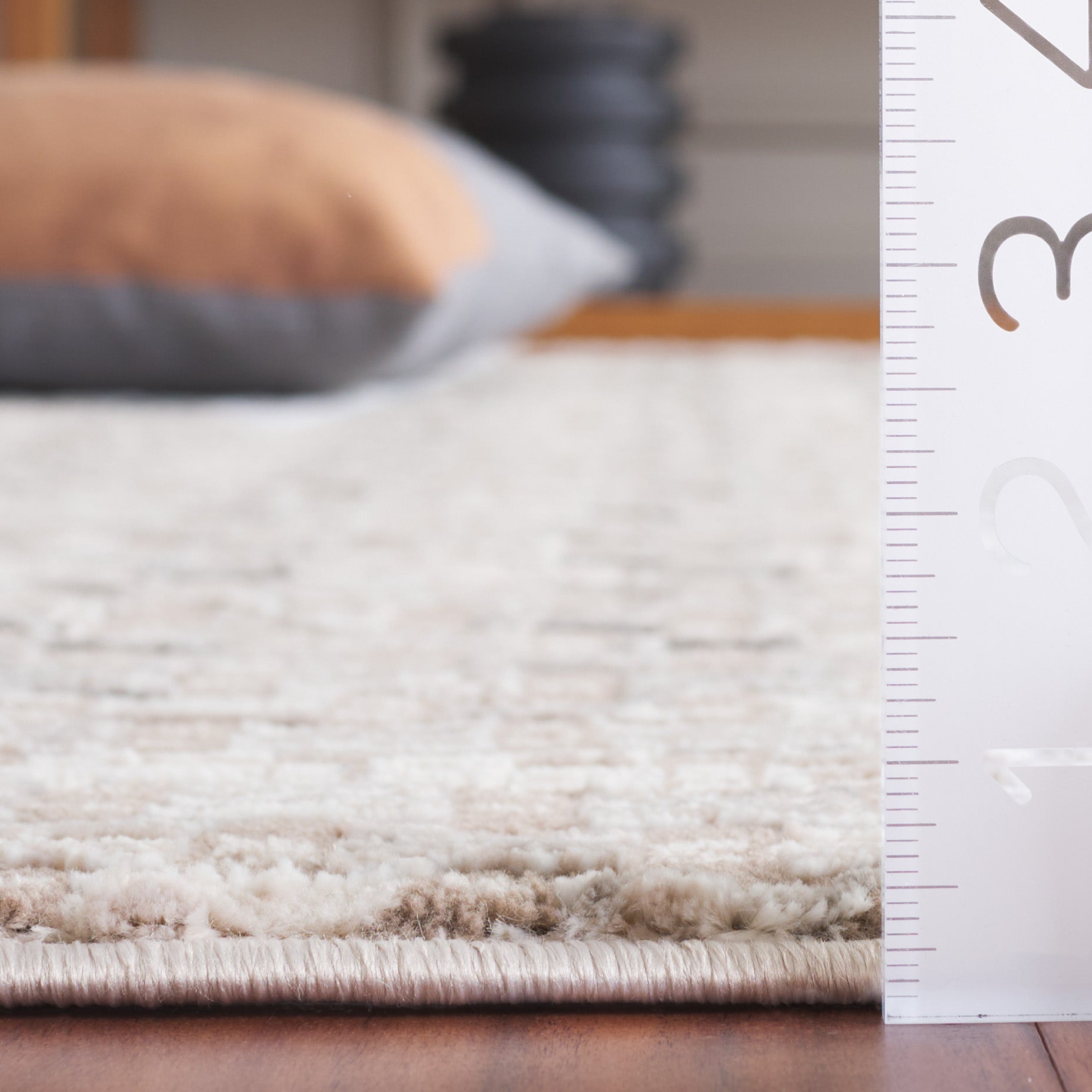 REVIVE 118 – IVORY / TAUPE