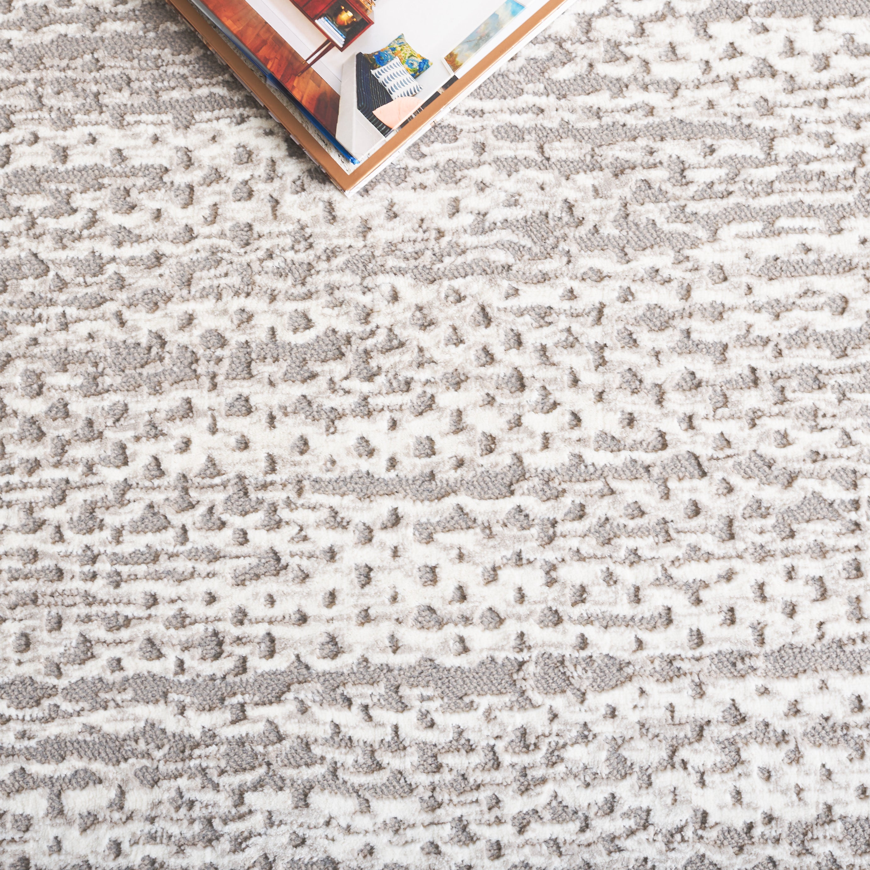 REVIVE 124 – TAUPE / IVORY