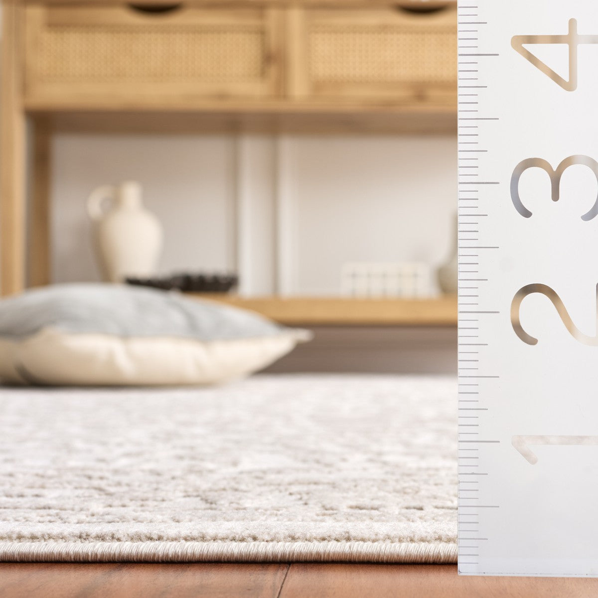BEIGE / IVORY
