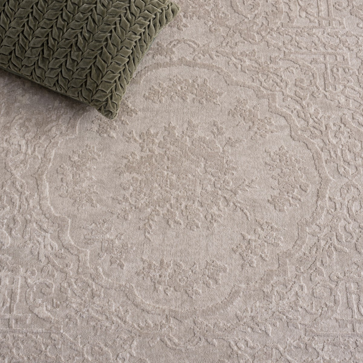IVORY / WHITE