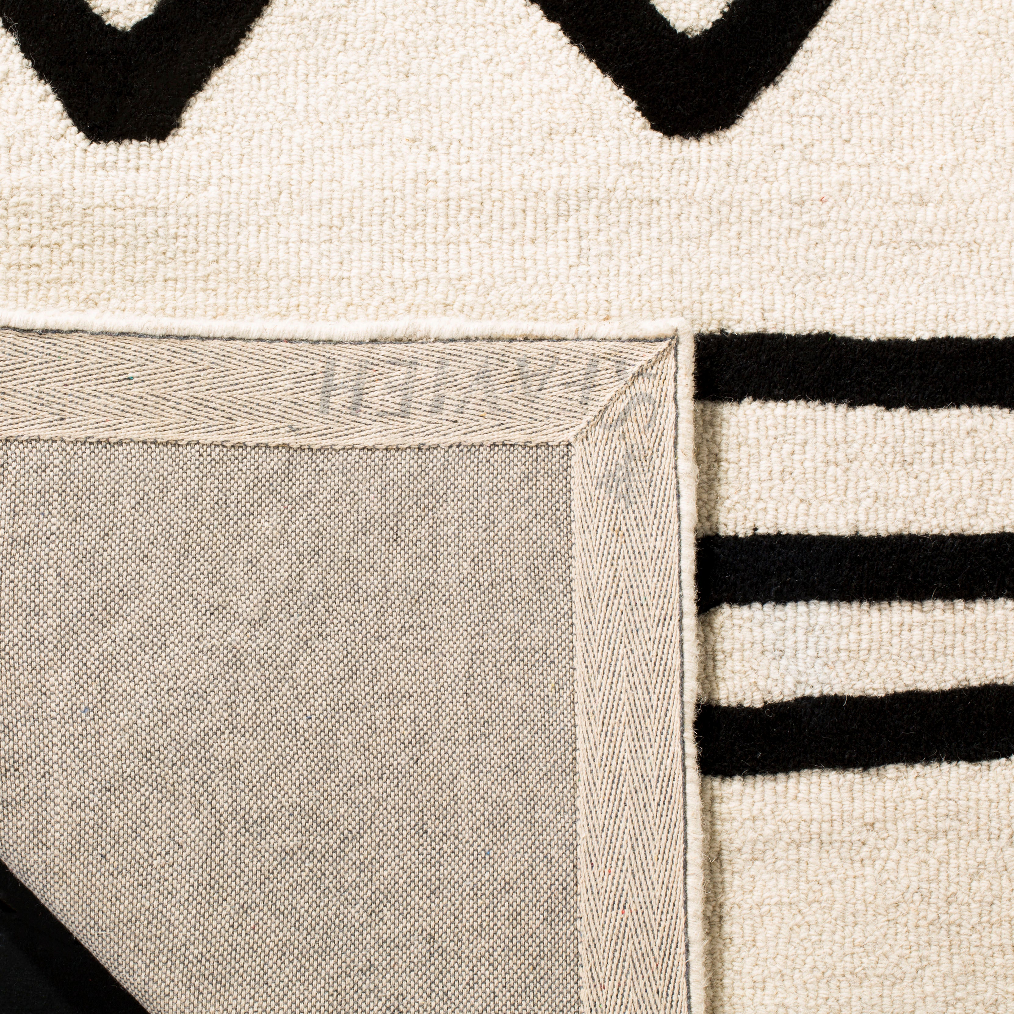IVORY / BLACK