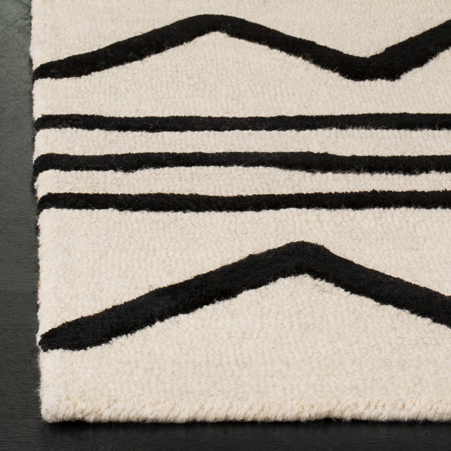 IVORY / BLACK