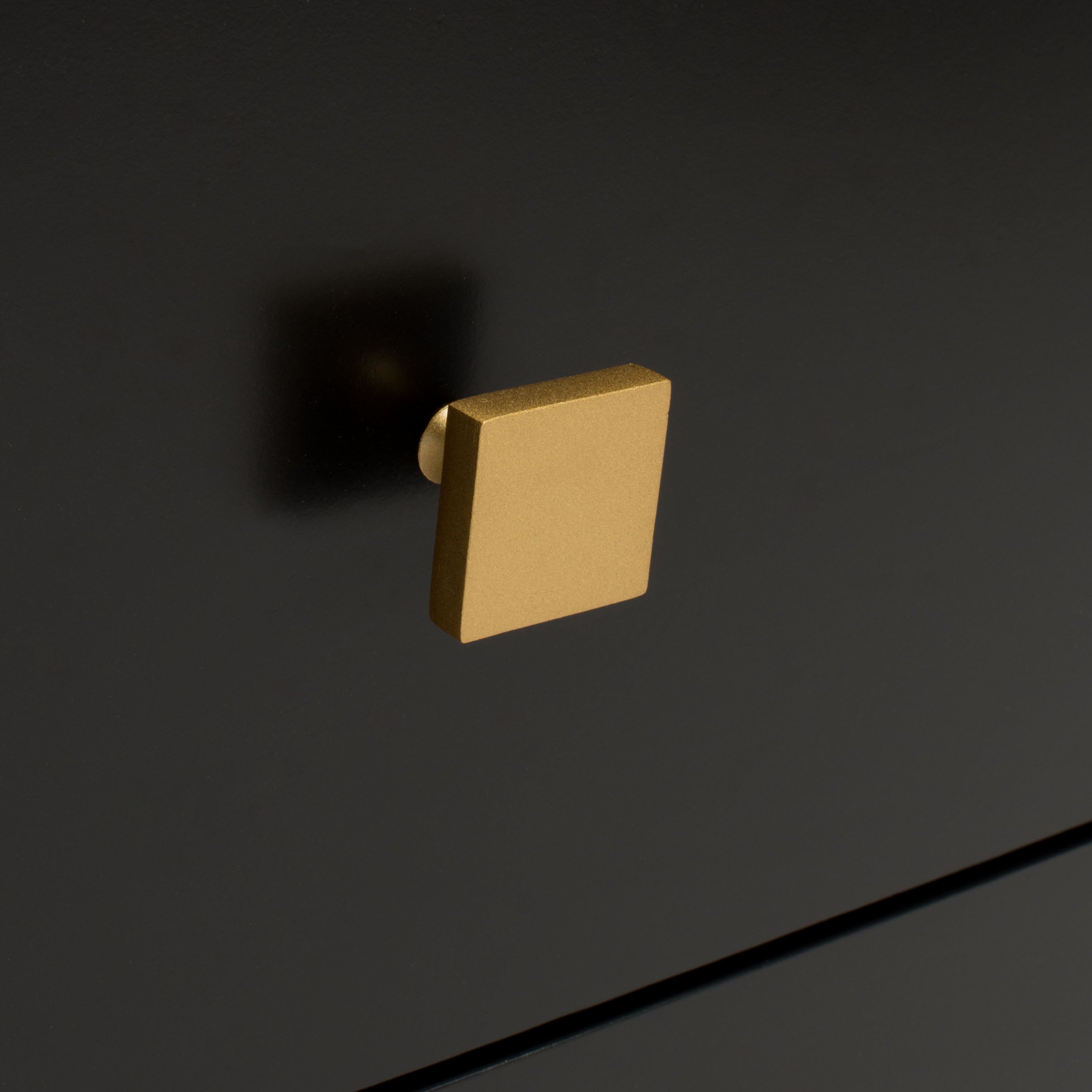 BLACK / GOLD