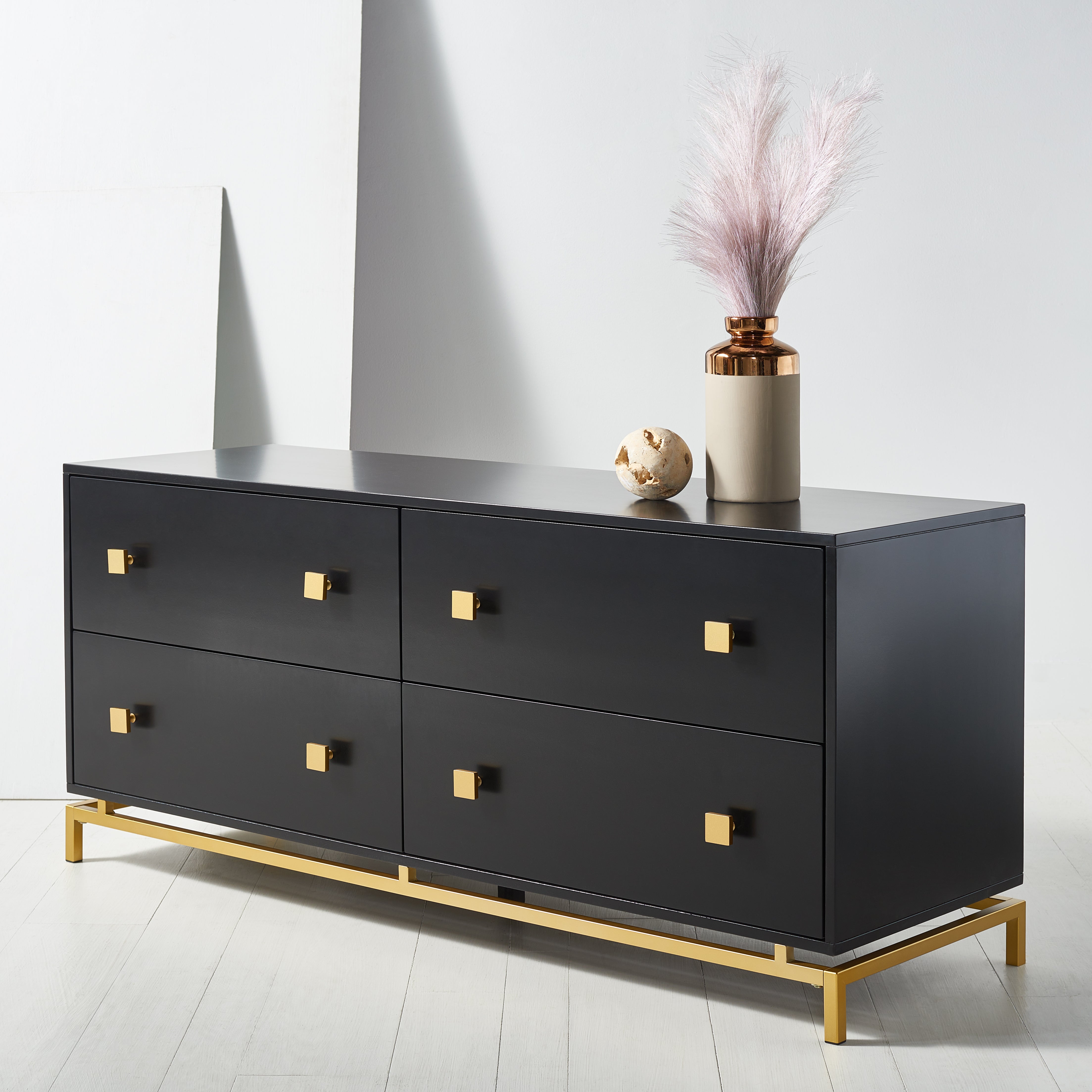 BLACK / GOLD
