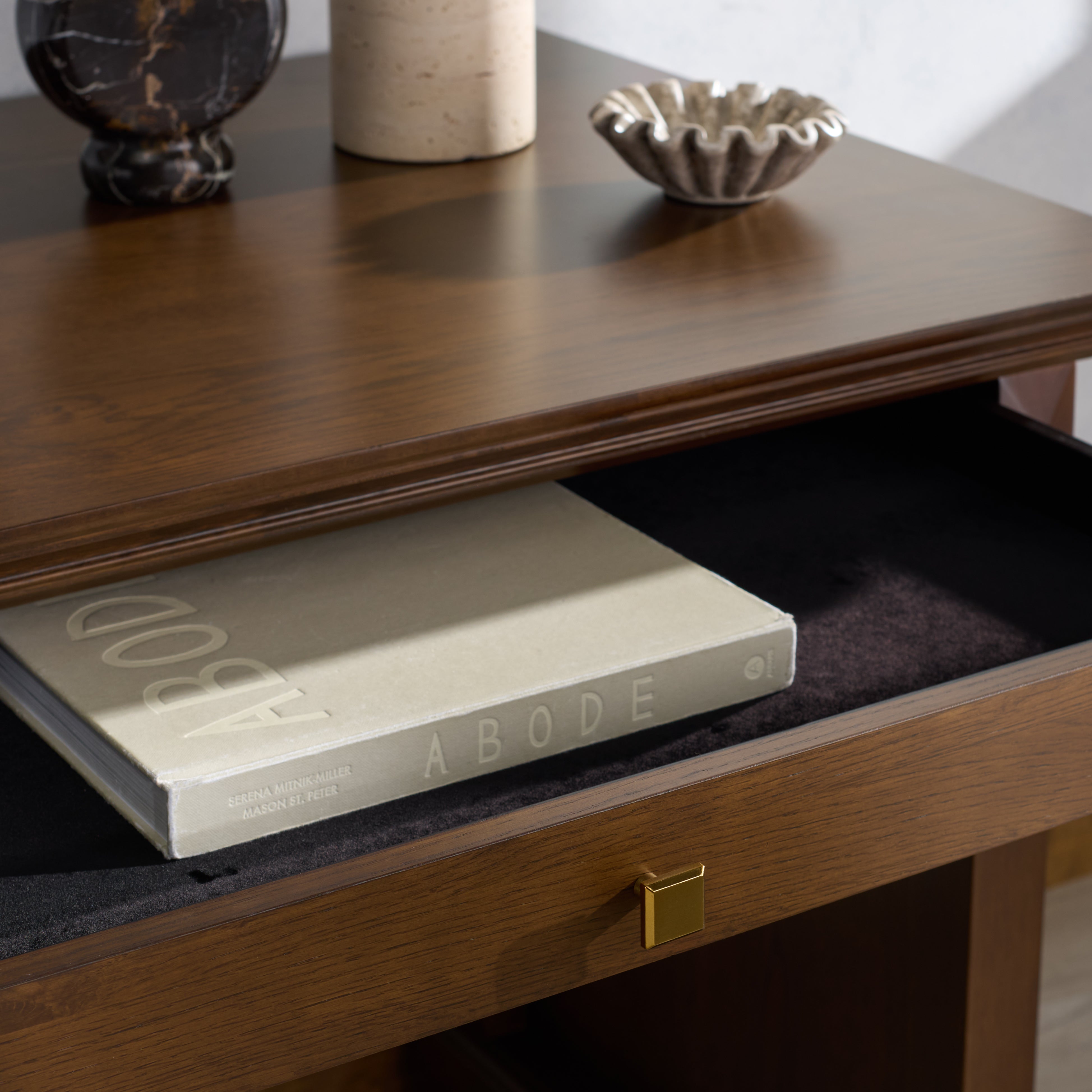WALNUT / BRASS