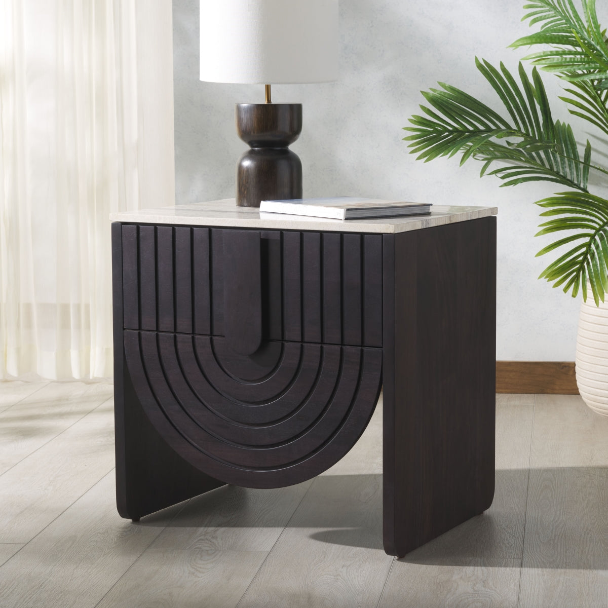 TRAVERTINE / BLACK