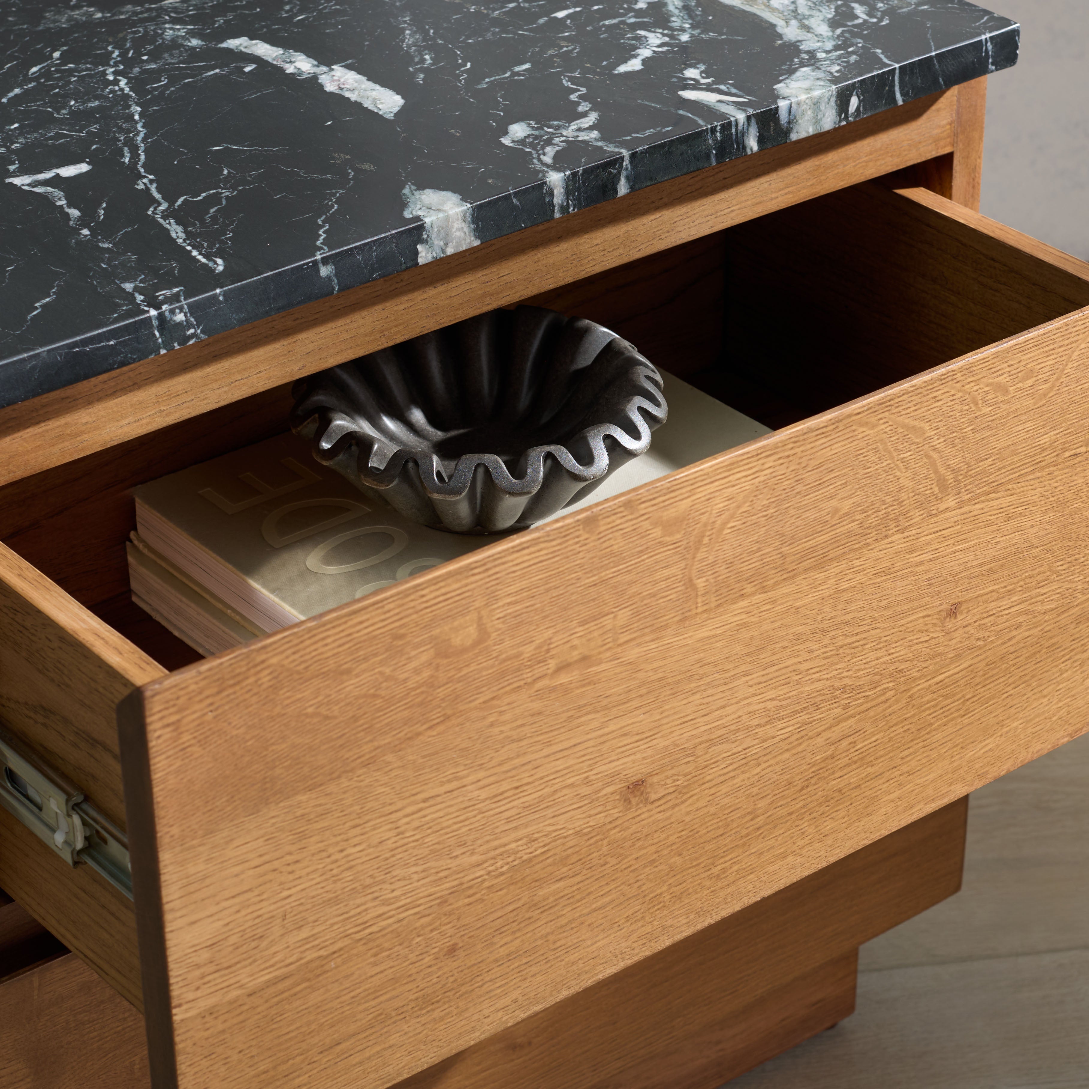 WALNUT / BLACK