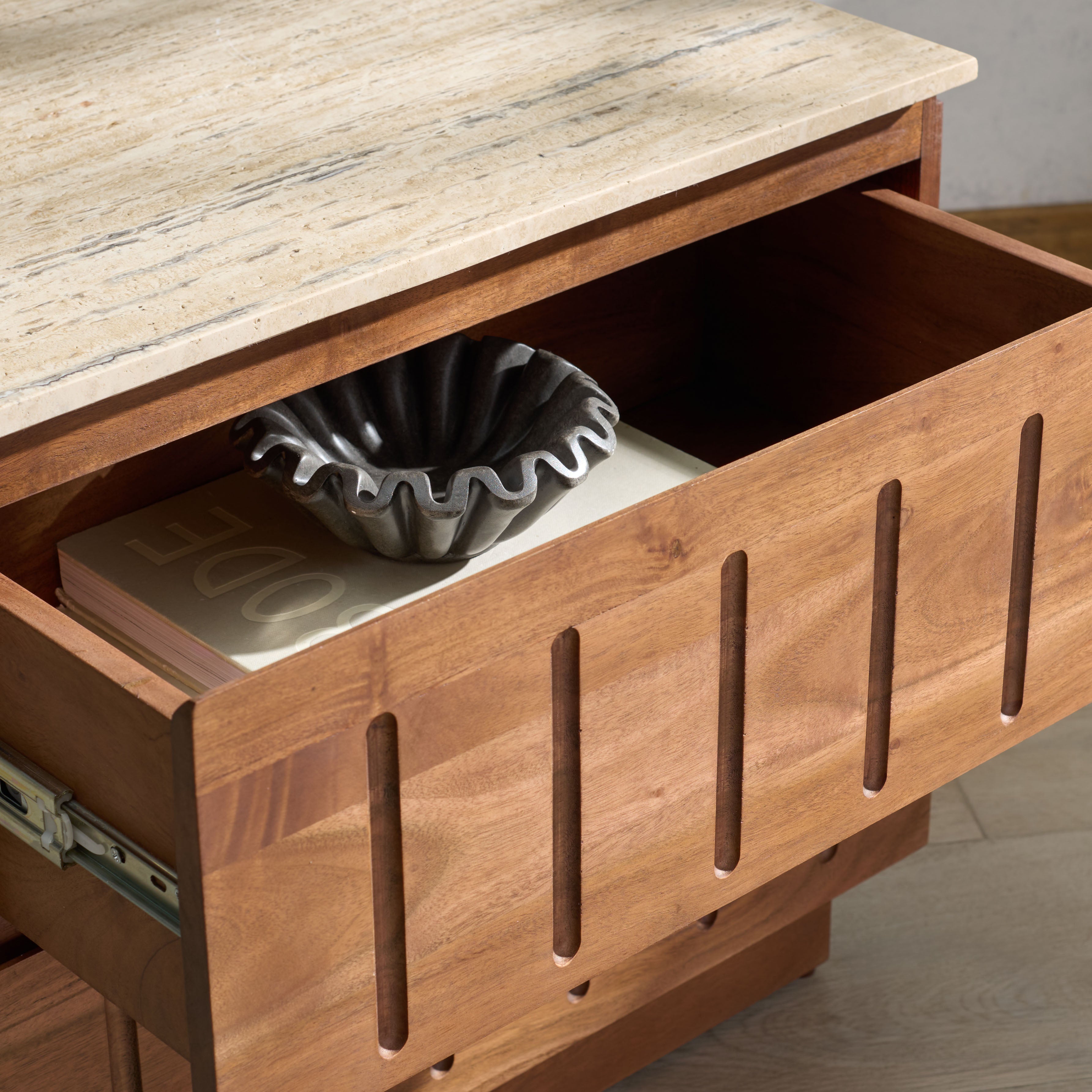 TRAVERTINE / WALNUT