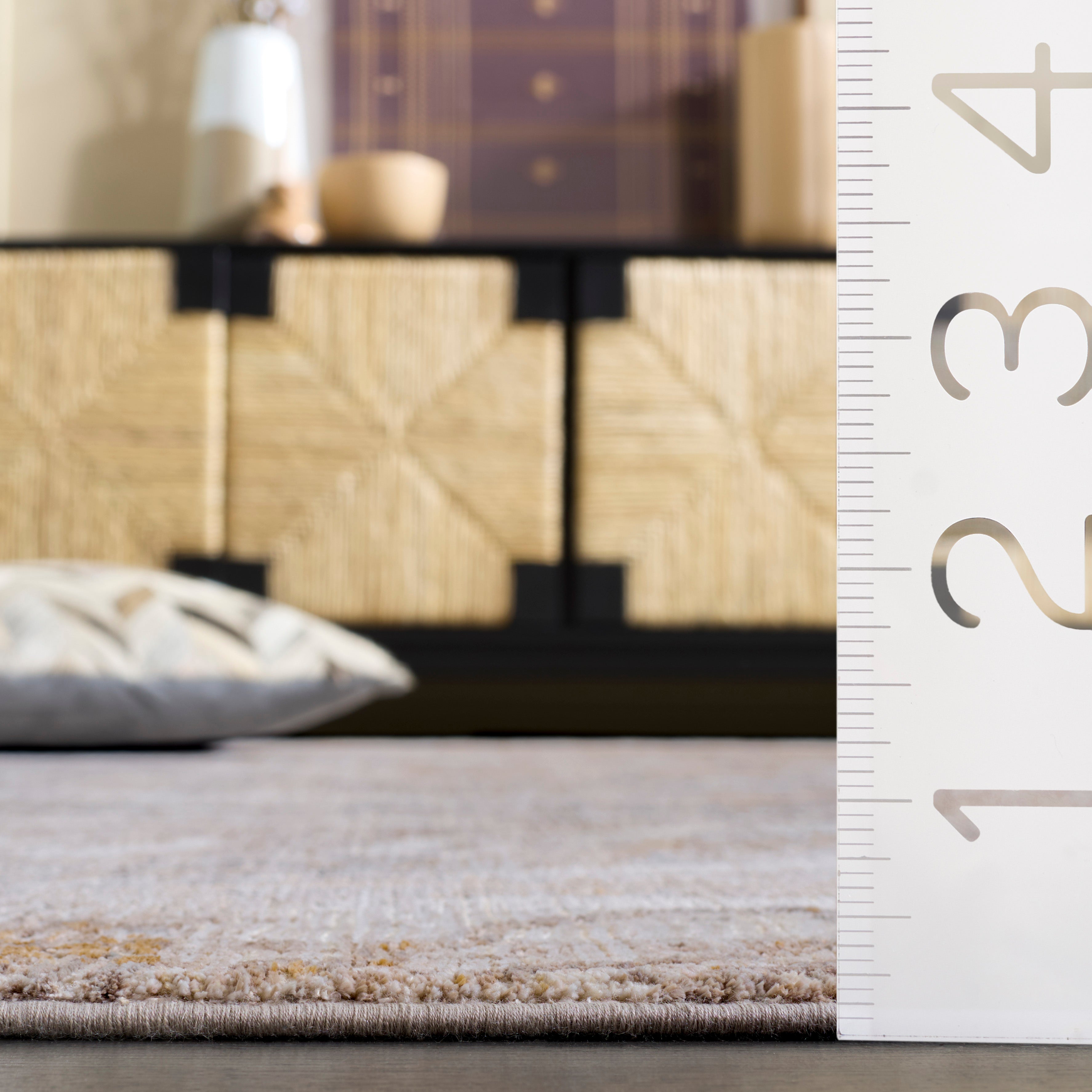 Beige / Ivory
