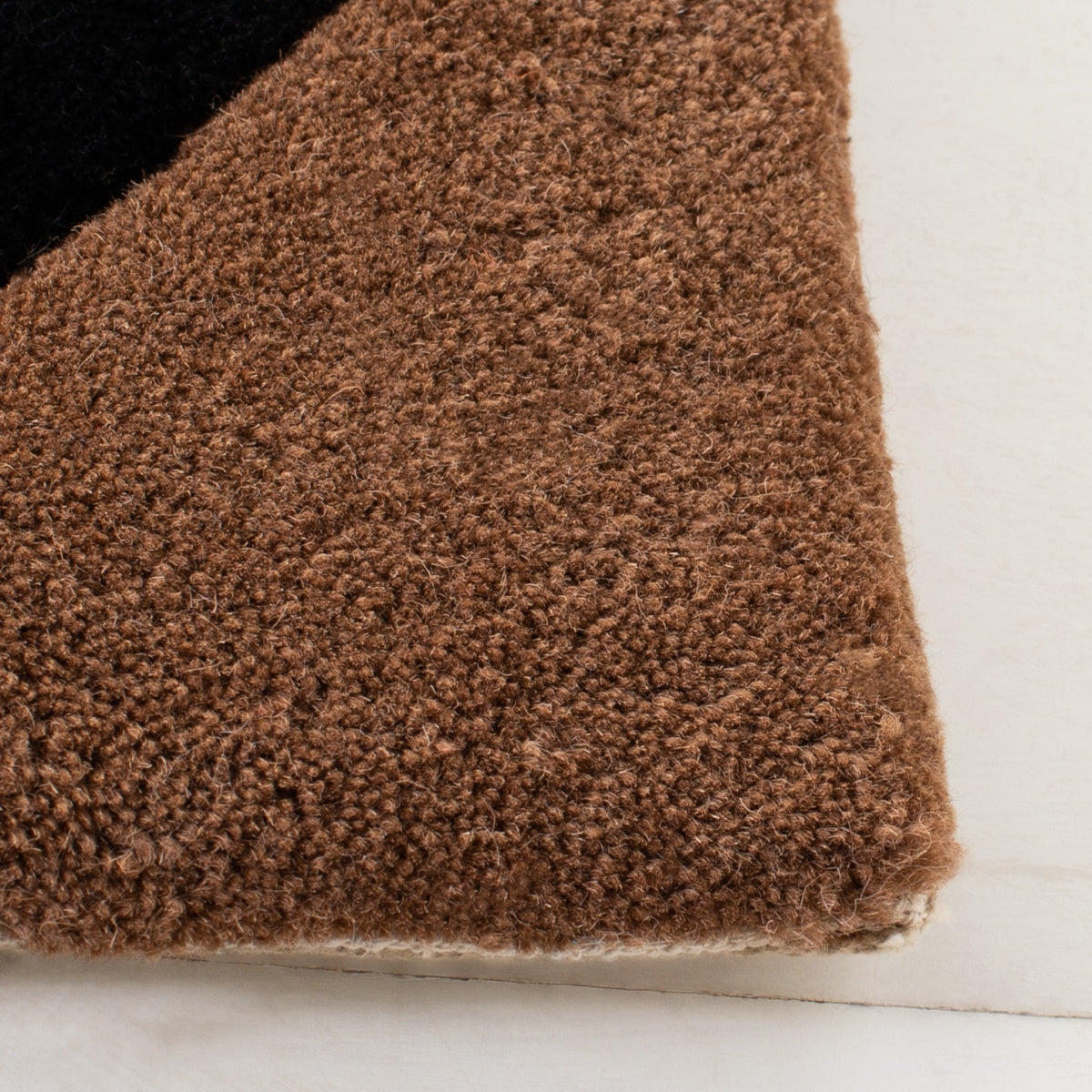 BROWN / BLACK
