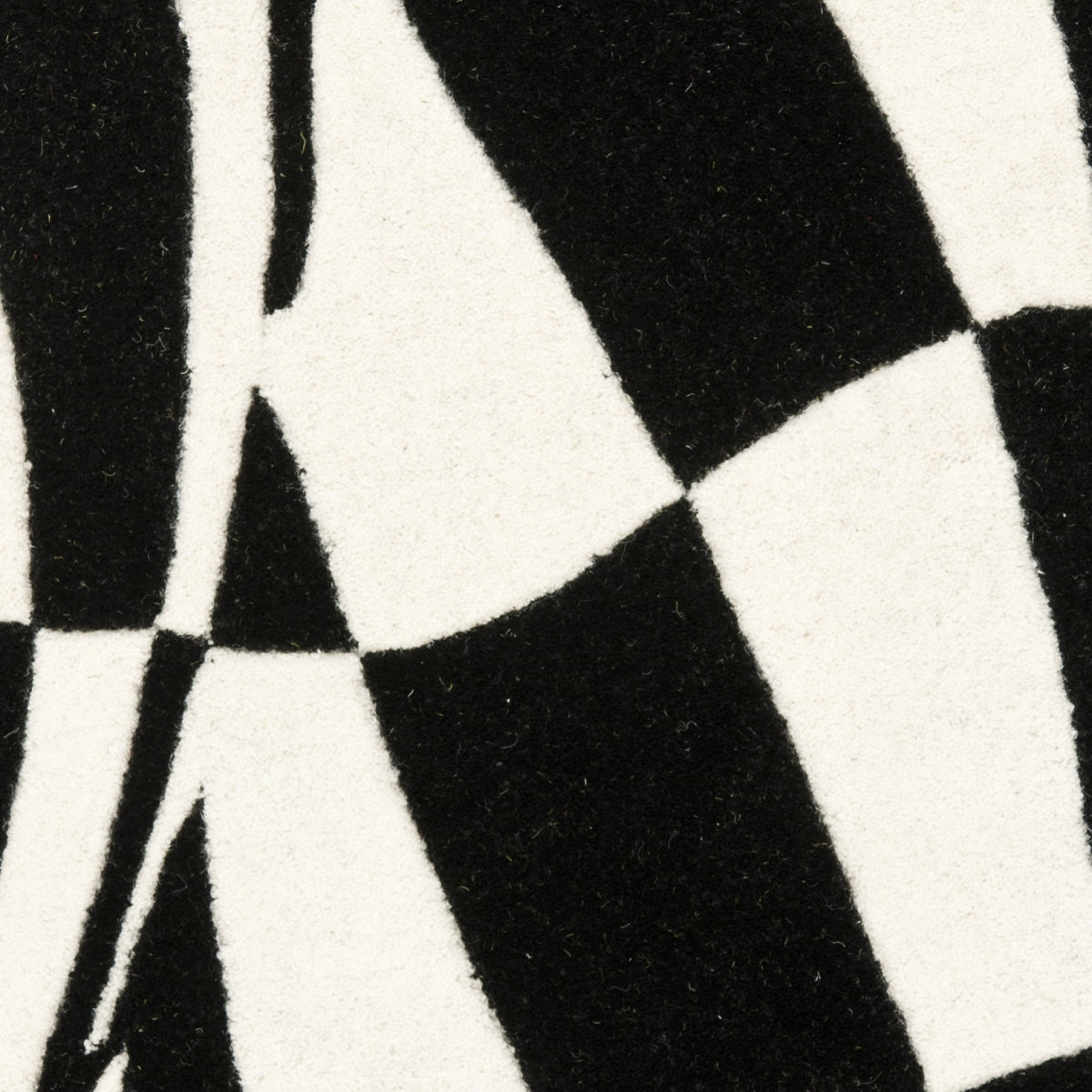 BLACK / IVORY