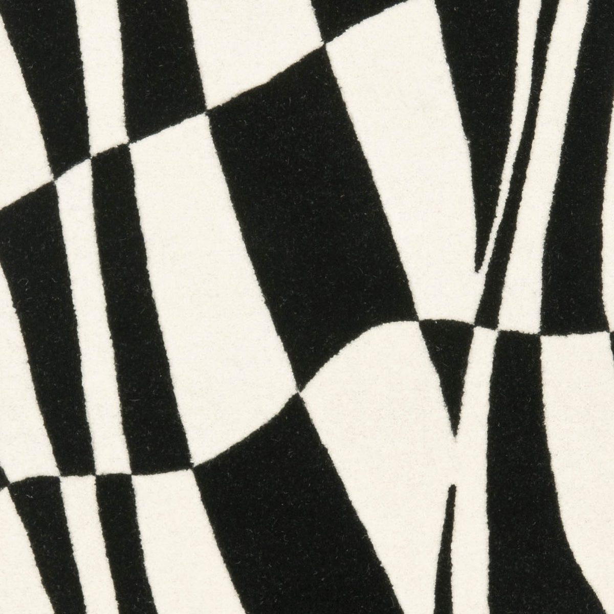 BLACK / IVORY