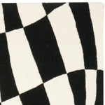 BLACK / IVORY
