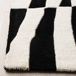 BLACK / IVORY