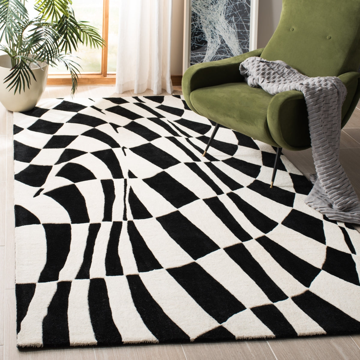 BLACK / IVORY