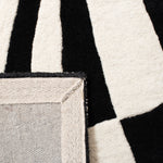 BLACK / IVORY