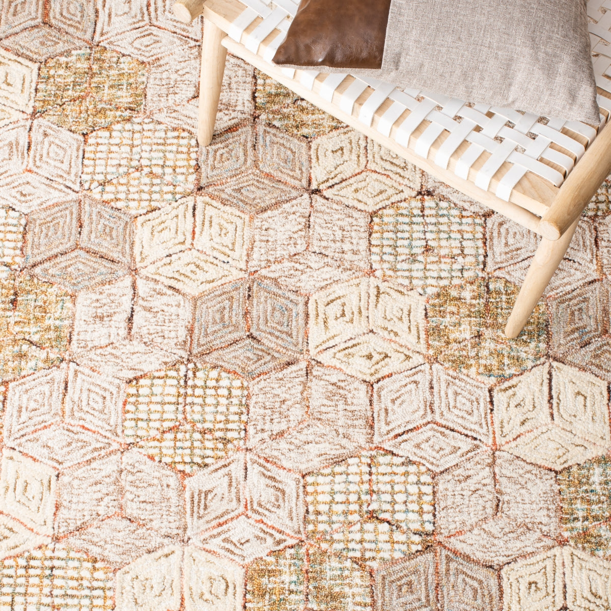 BEIGE / TAUPE