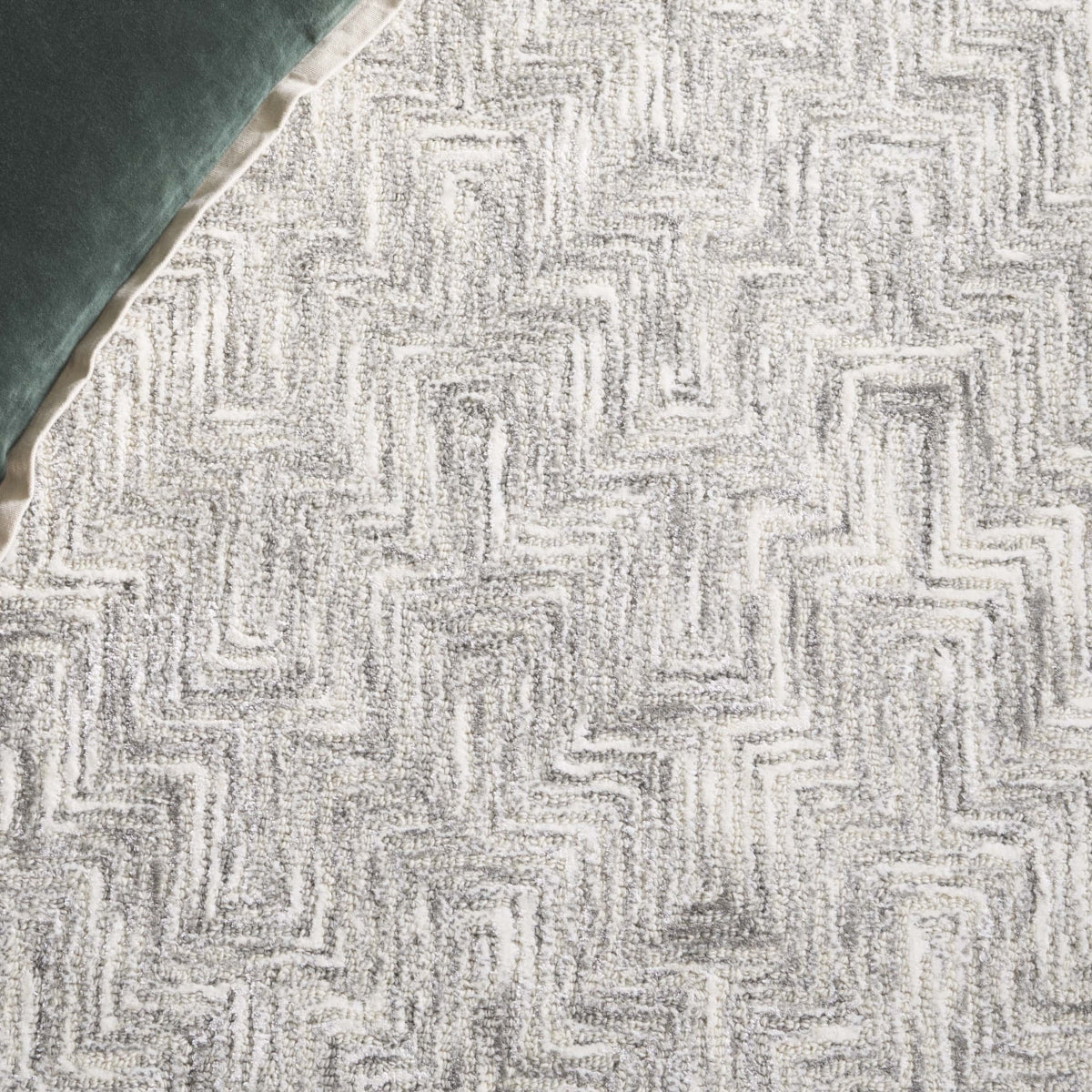 GREY / IVORY