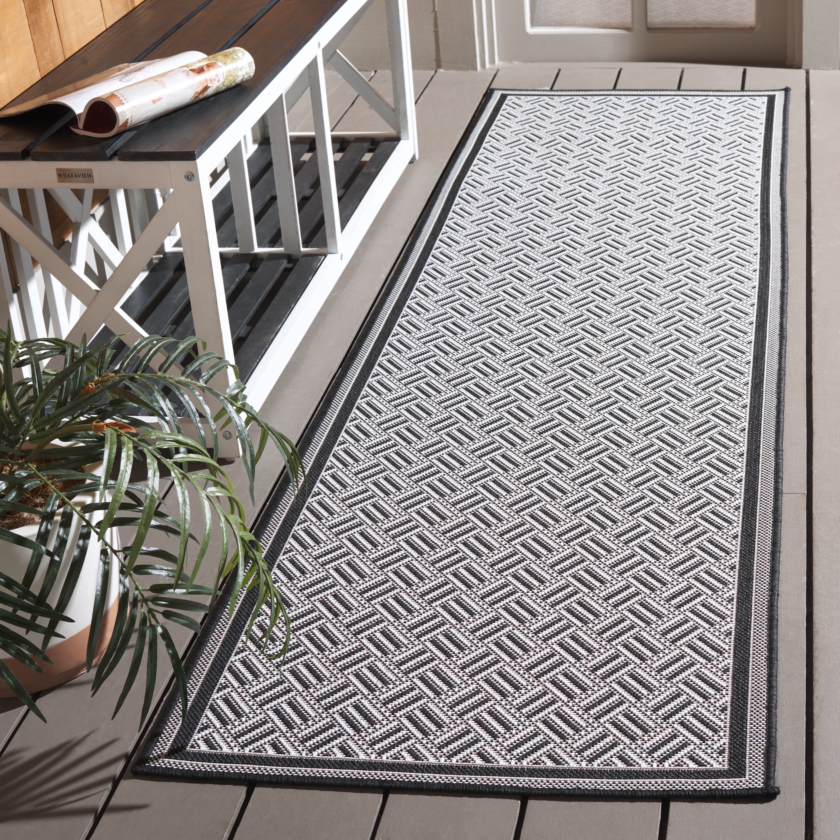 TERRACE 800 BLACK / WHITE