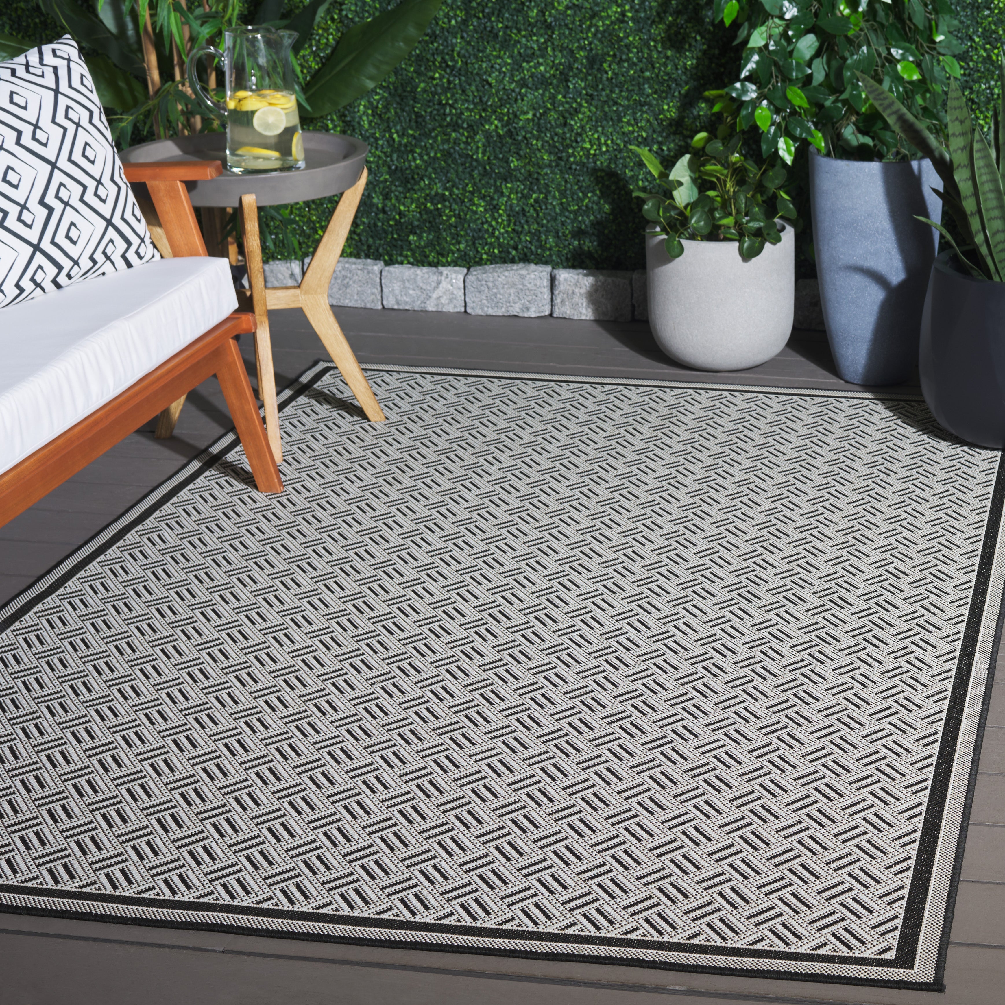 TERRACE 800 BLACK / WHITE