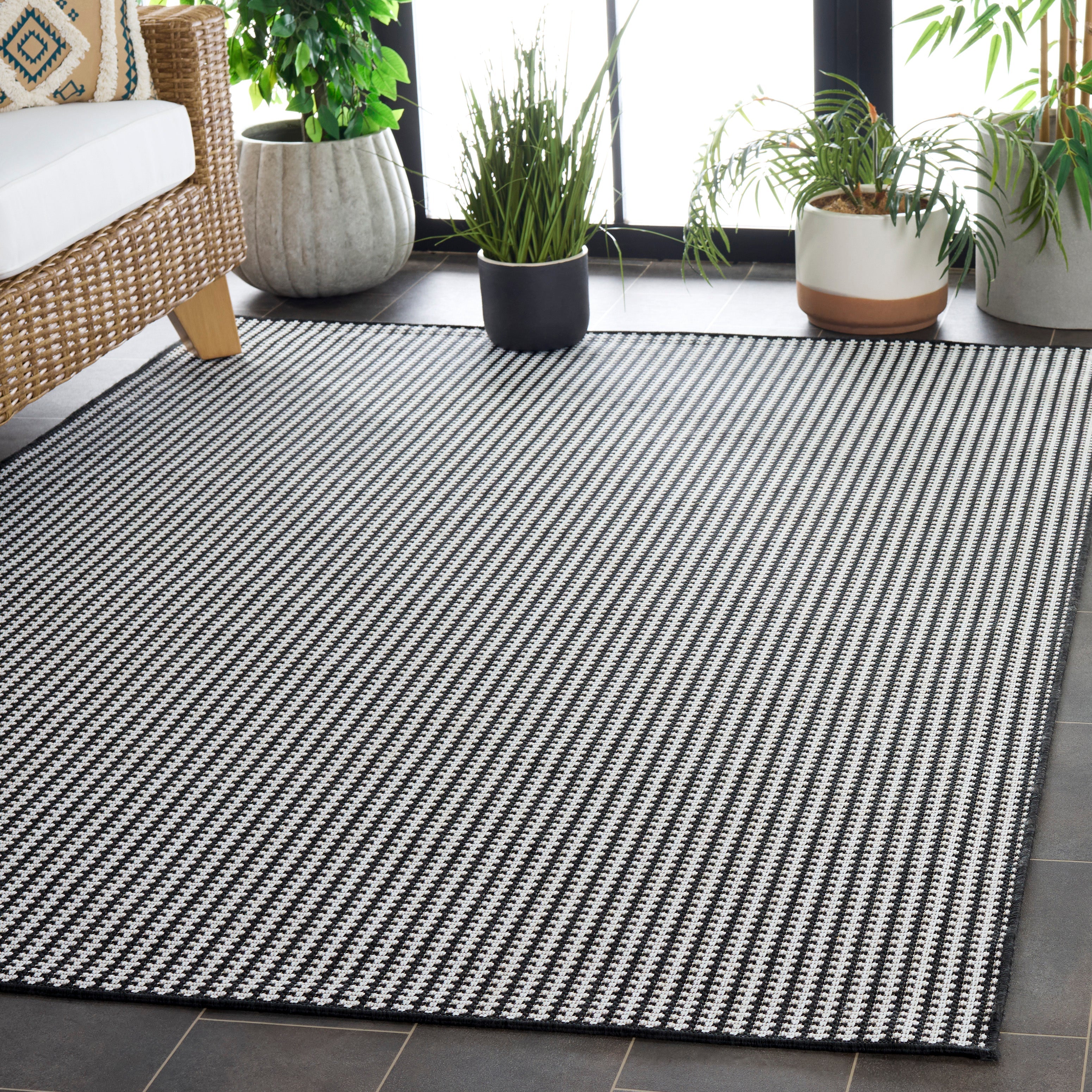 TERRACE 802 BLACK / WHITE