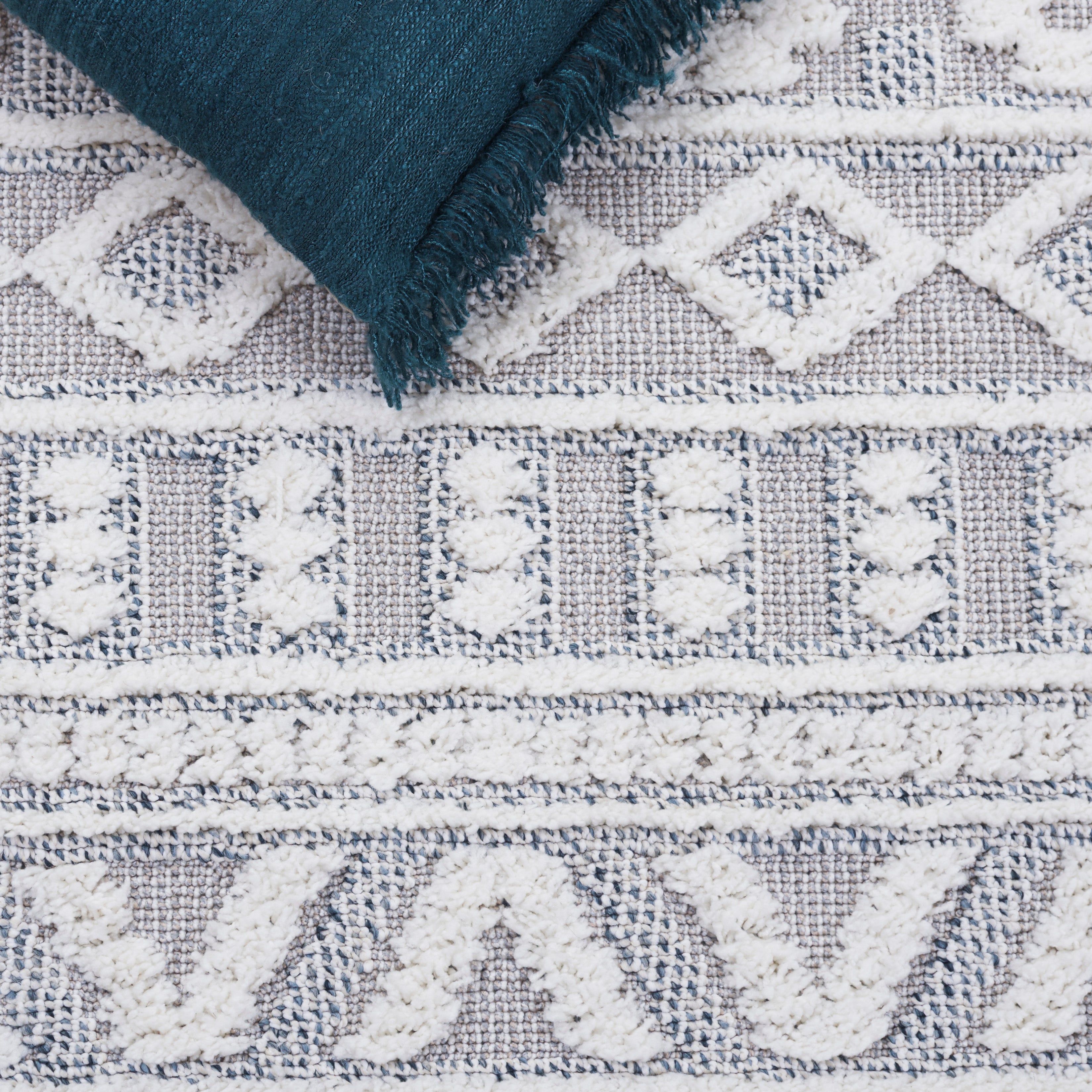 TRENDS 124 – GREY / IVORY