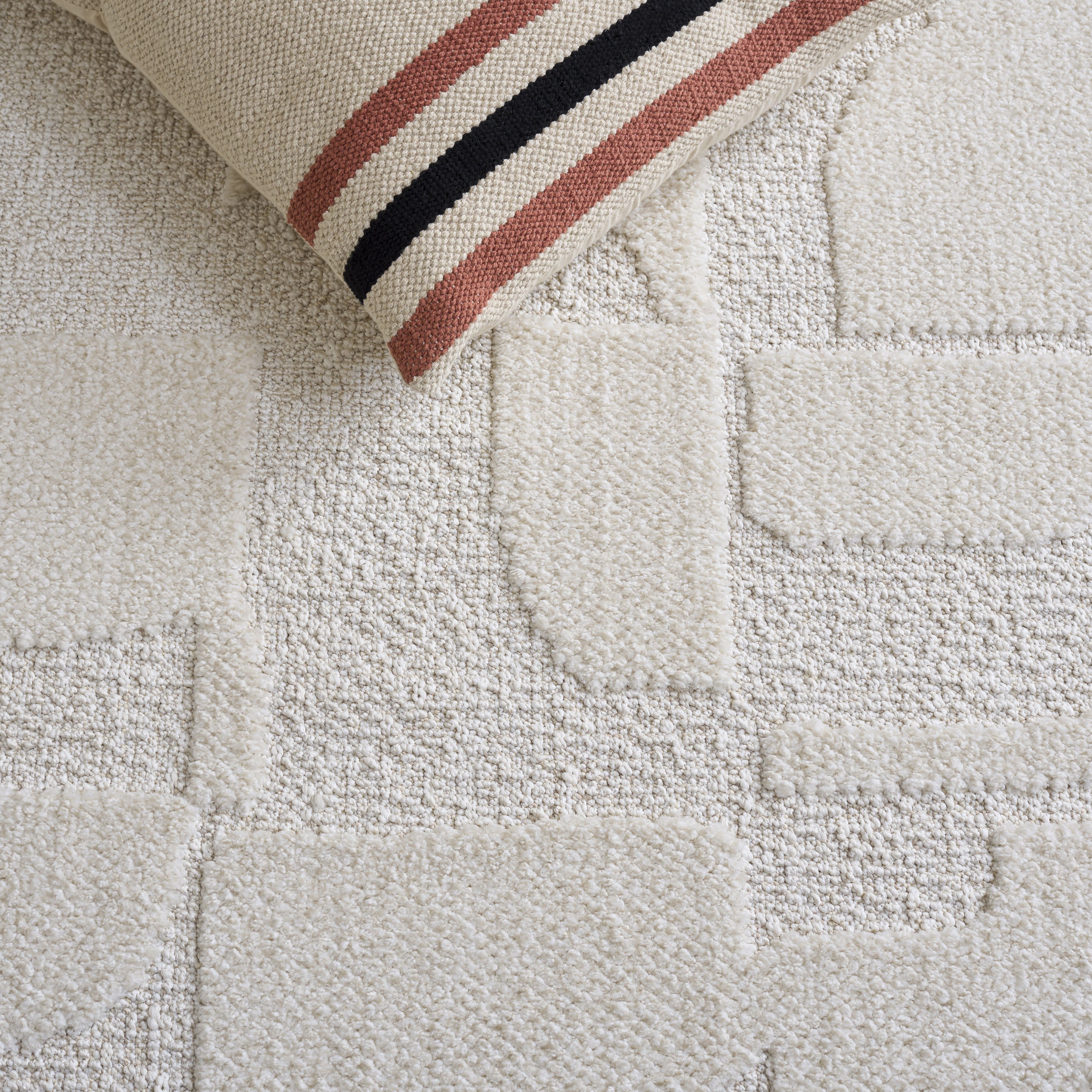 TRENDS 504 – IVORY / WHITE